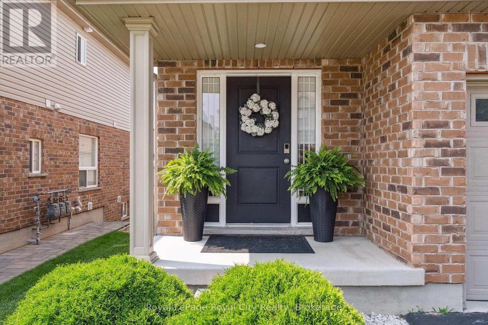 












32 JEFFREY DRIVE

,
Guelph (Grange Road),




Ontario
N1E0M4

