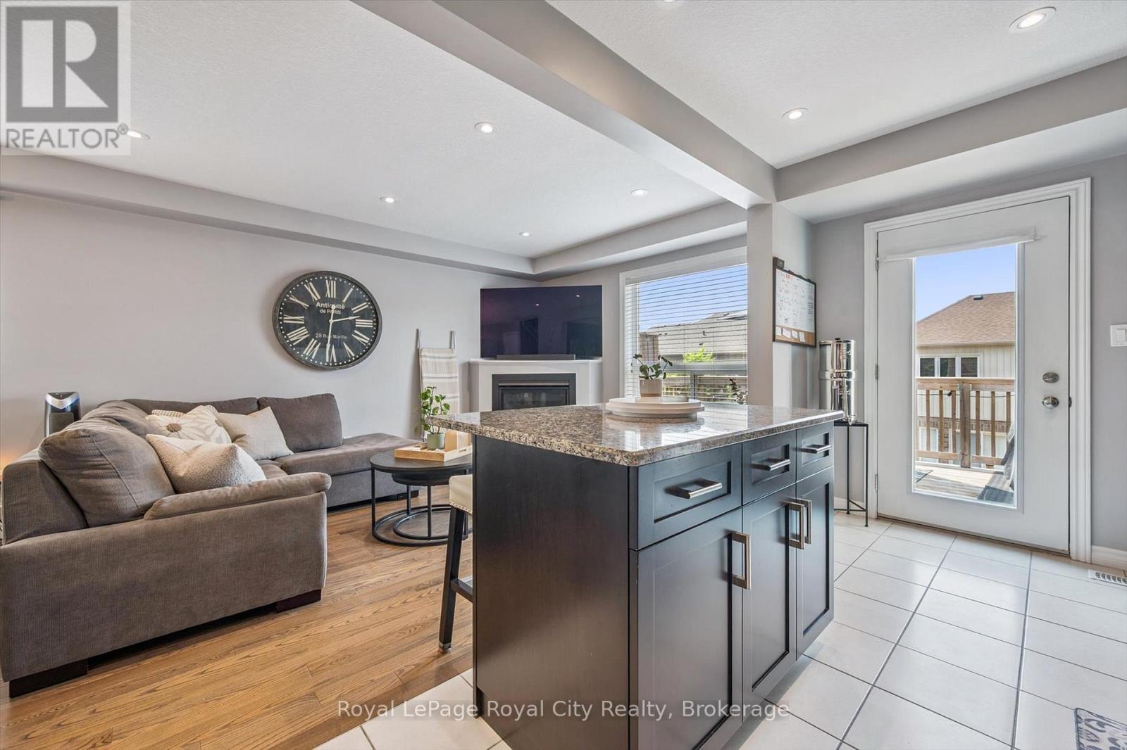 












32 JEFFREY DRIVE

,
Guelph (Grange Road),




Ontario
N1E0M4

