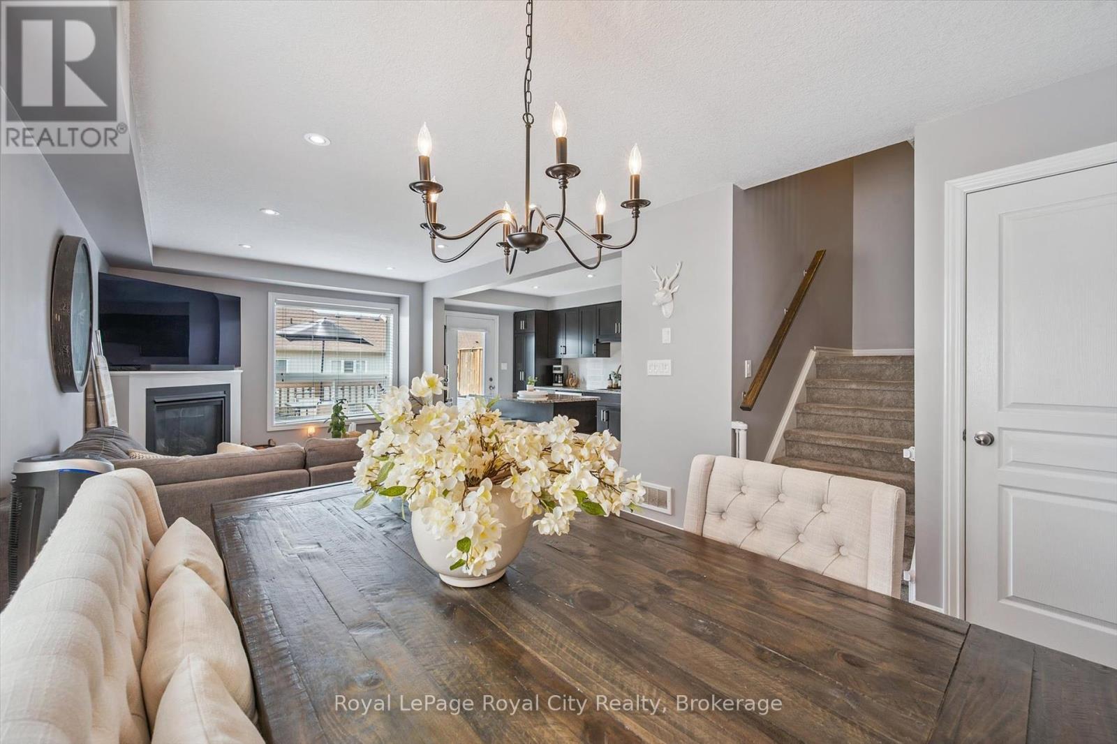 












32 JEFFREY DRIVE

,
Guelph (Grange Road),




Ontario
N1E0M4

