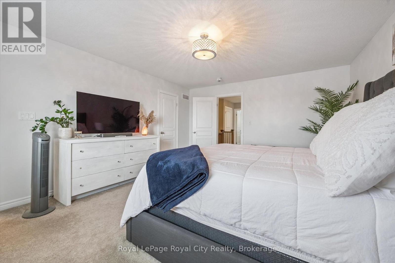 












32 JEFFREY DRIVE

,
Guelph (Grange Road),




Ontario
N1E0M4

