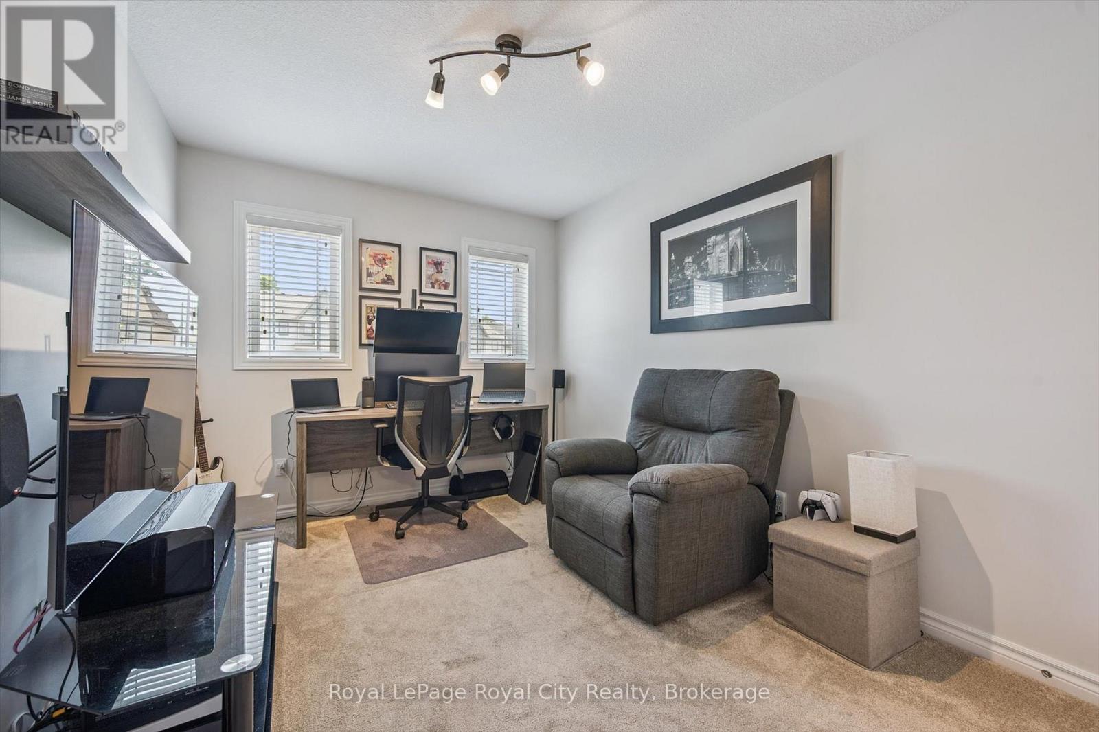 












32 JEFFREY DRIVE

,
Guelph (Grange Road),




Ontario
N1E0M4

