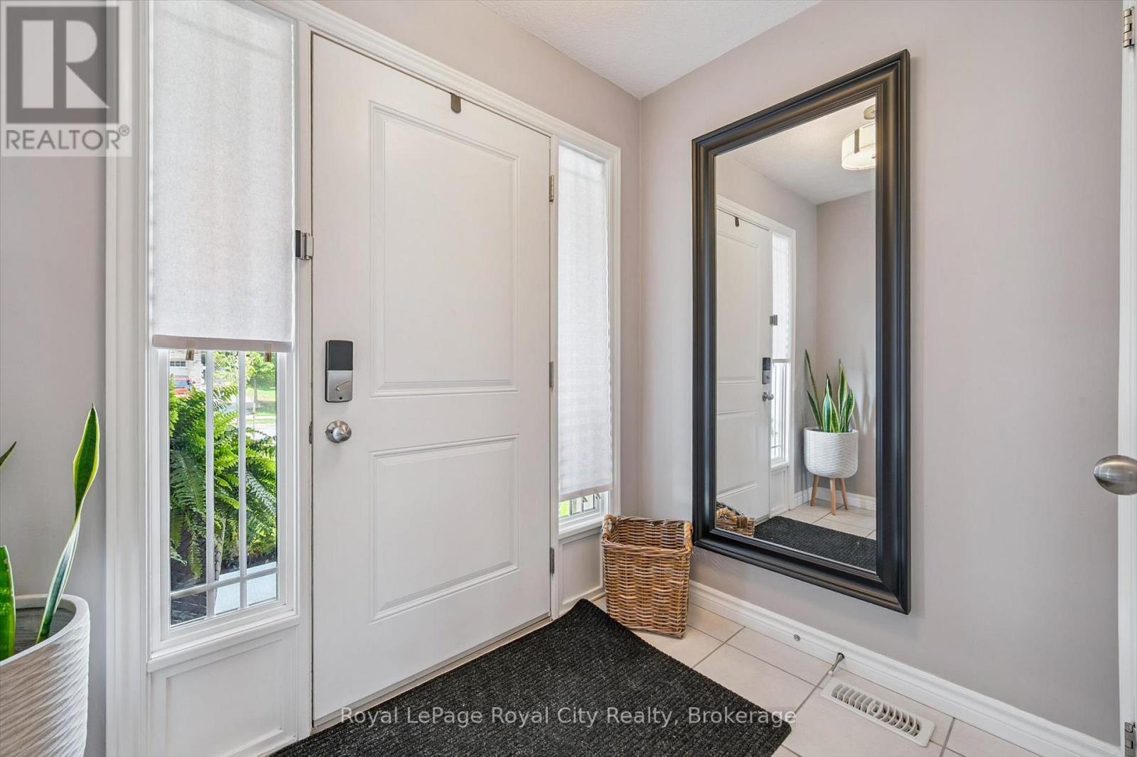 












32 JEFFREY DRIVE

,
Guelph (Grange Road),




Ontario
N1E0M4

