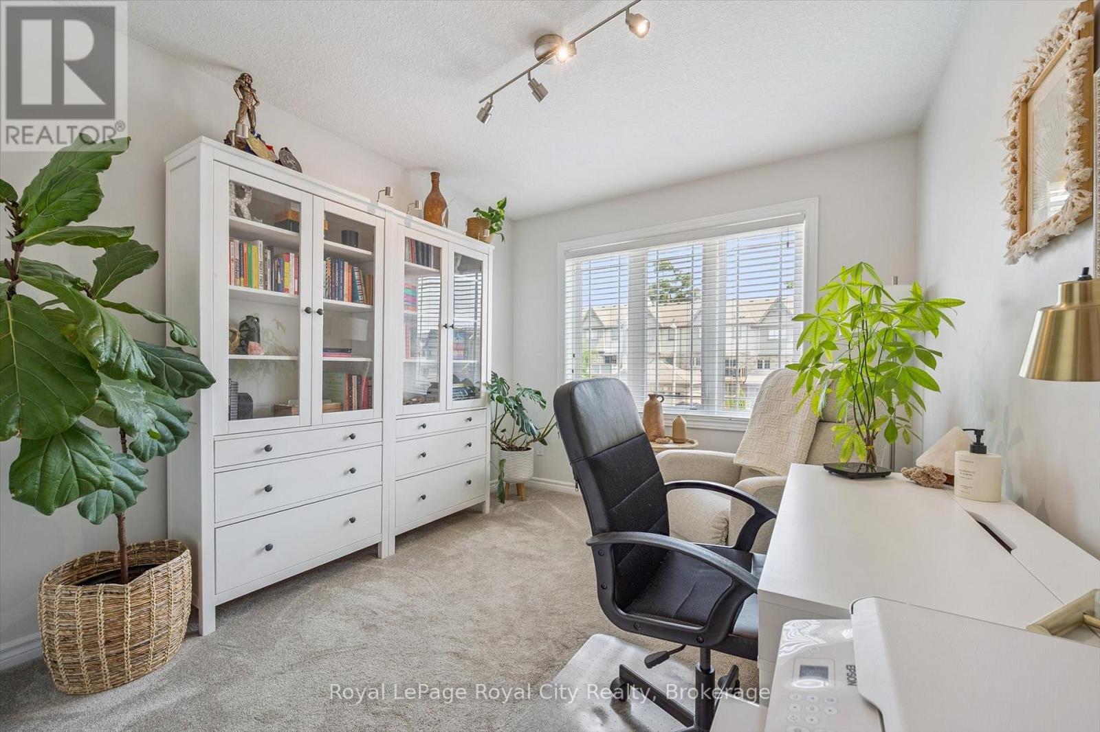 












32 JEFFREY DRIVE

,
Guelph (Grange Road),




Ontario
N1E0M4

