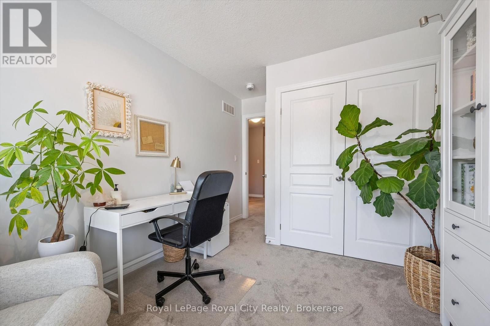 












32 JEFFREY DRIVE

,
Guelph (Grange Road),




Ontario
N1E0M4

