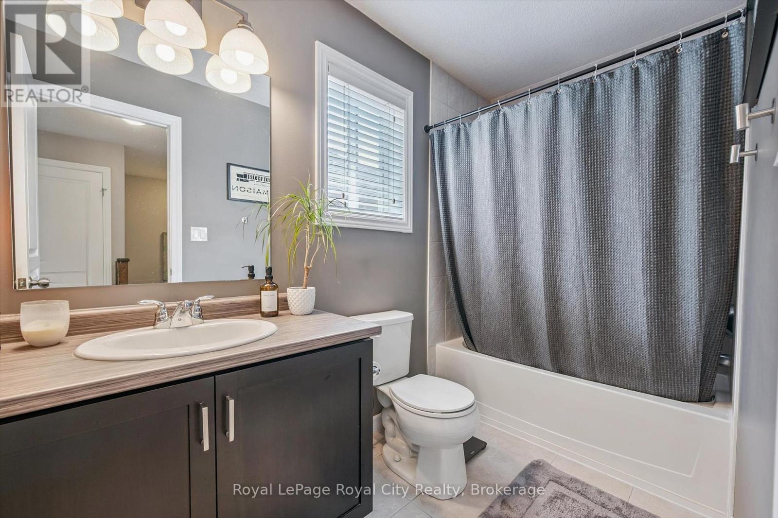 












32 JEFFREY DRIVE

,
Guelph (Grange Road),




Ontario
N1E0M4

