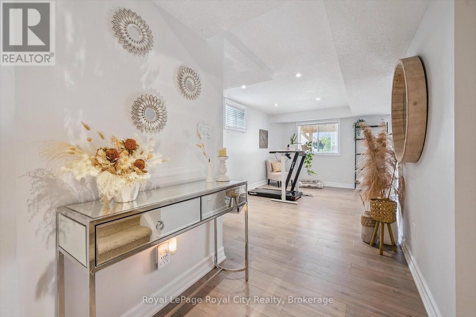 












32 JEFFREY DRIVE

,
Guelph (Grange Road),




Ontario
N1E0M4

