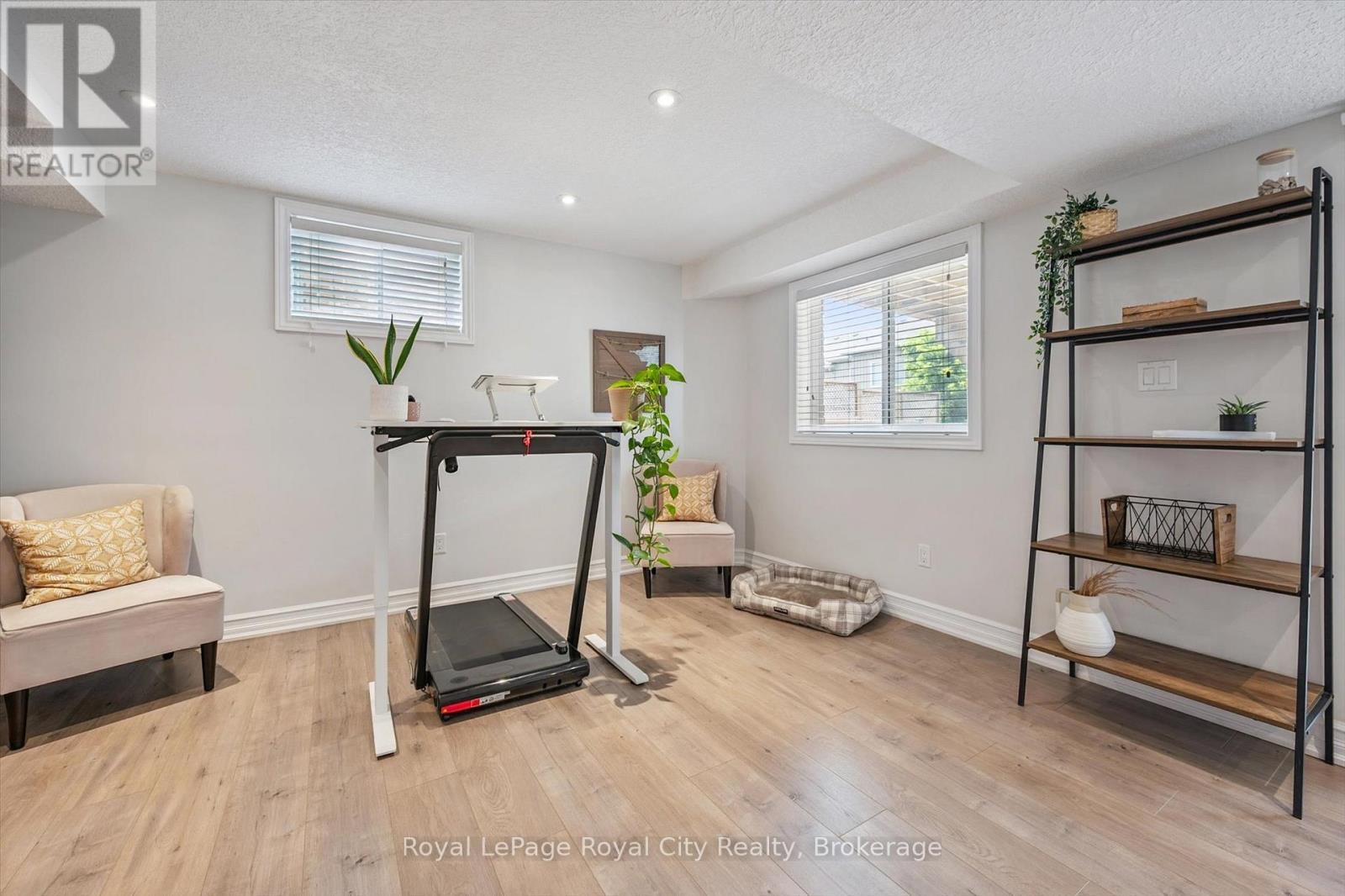 












32 JEFFREY DRIVE

,
Guelph (Grange Road),




Ontario
N1E0M4

