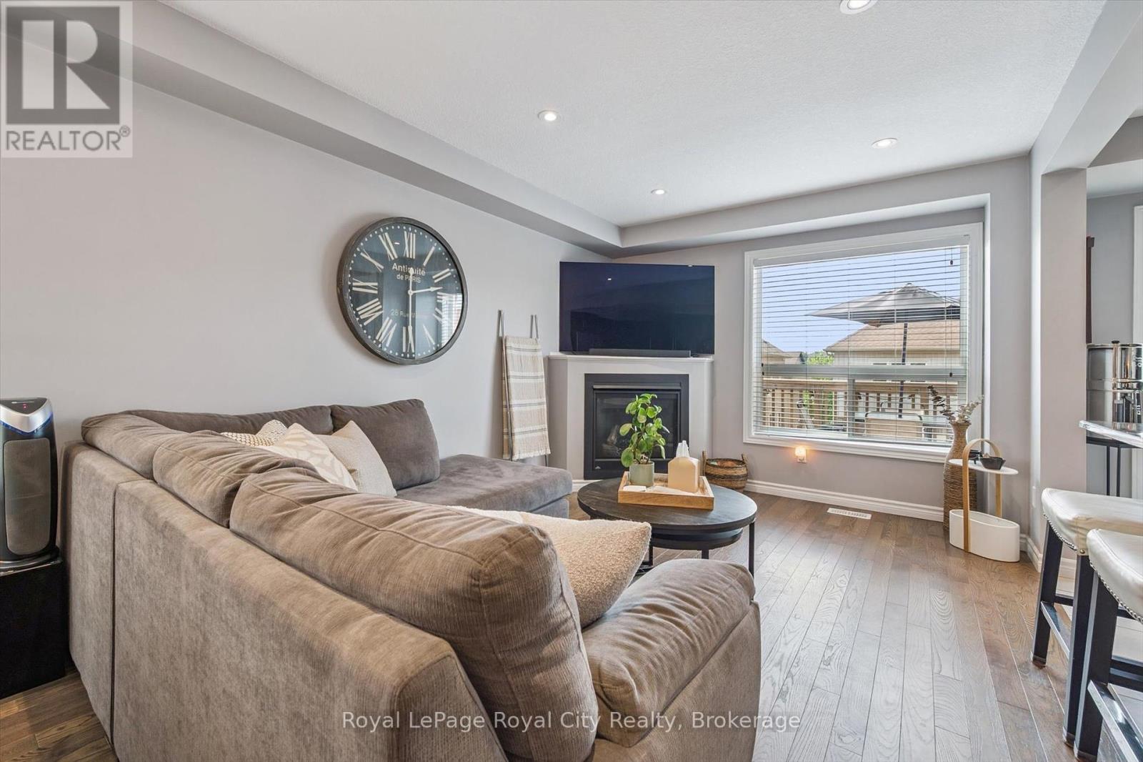 












32 JEFFREY DRIVE

,
Guelph (Grange Road),




Ontario
N1E0M4

