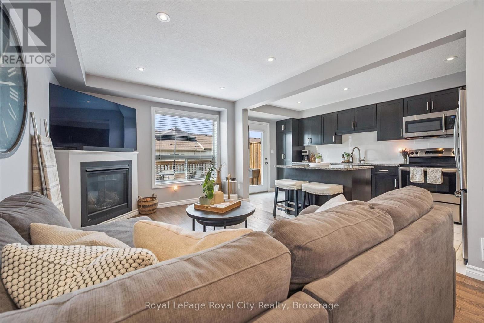












32 JEFFREY DRIVE

,
Guelph (Grange Road),




Ontario
N1E0M4

