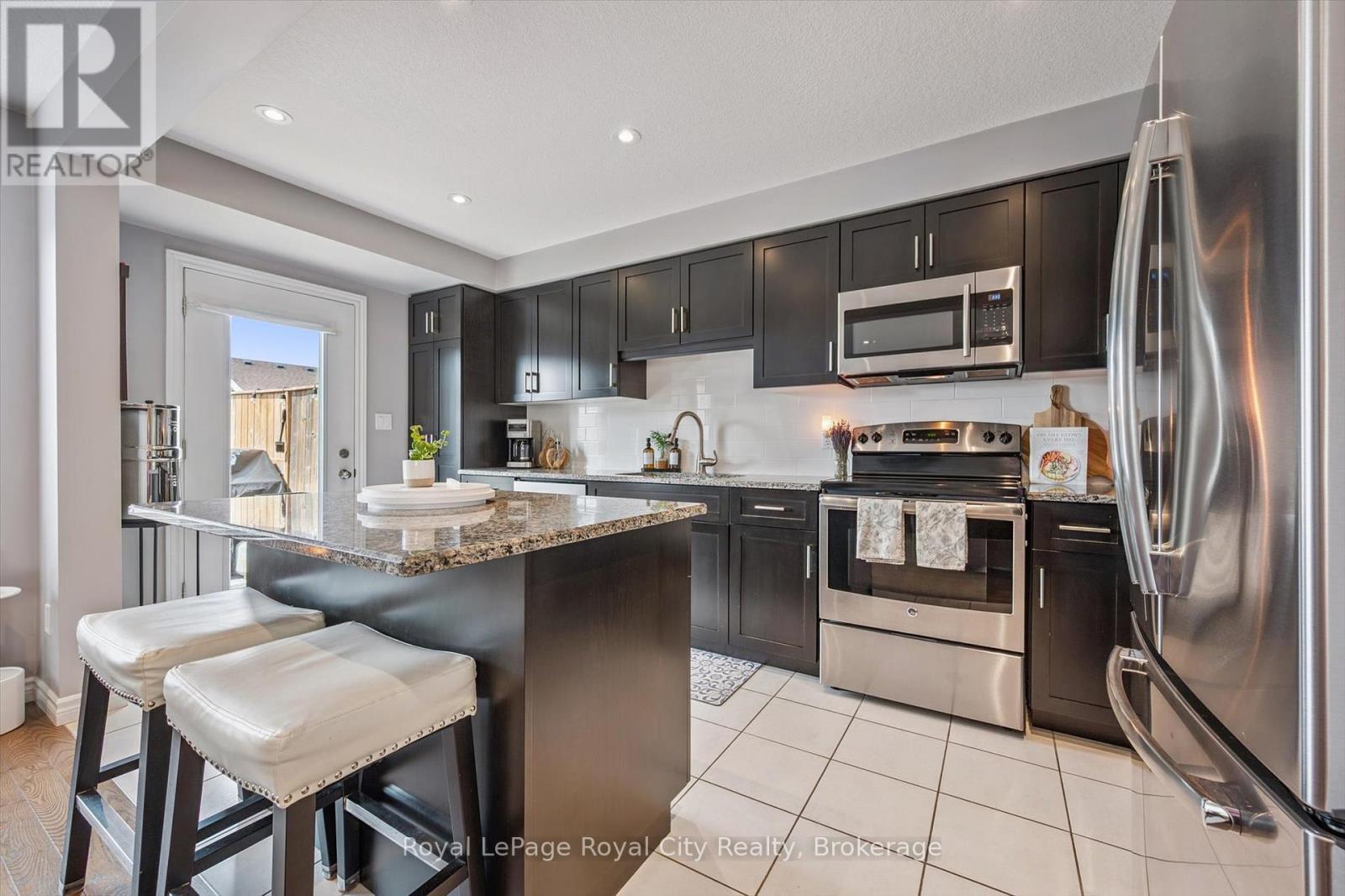 












32 JEFFREY DRIVE

,
Guelph (Grange Road),




Ontario
N1E0M4

