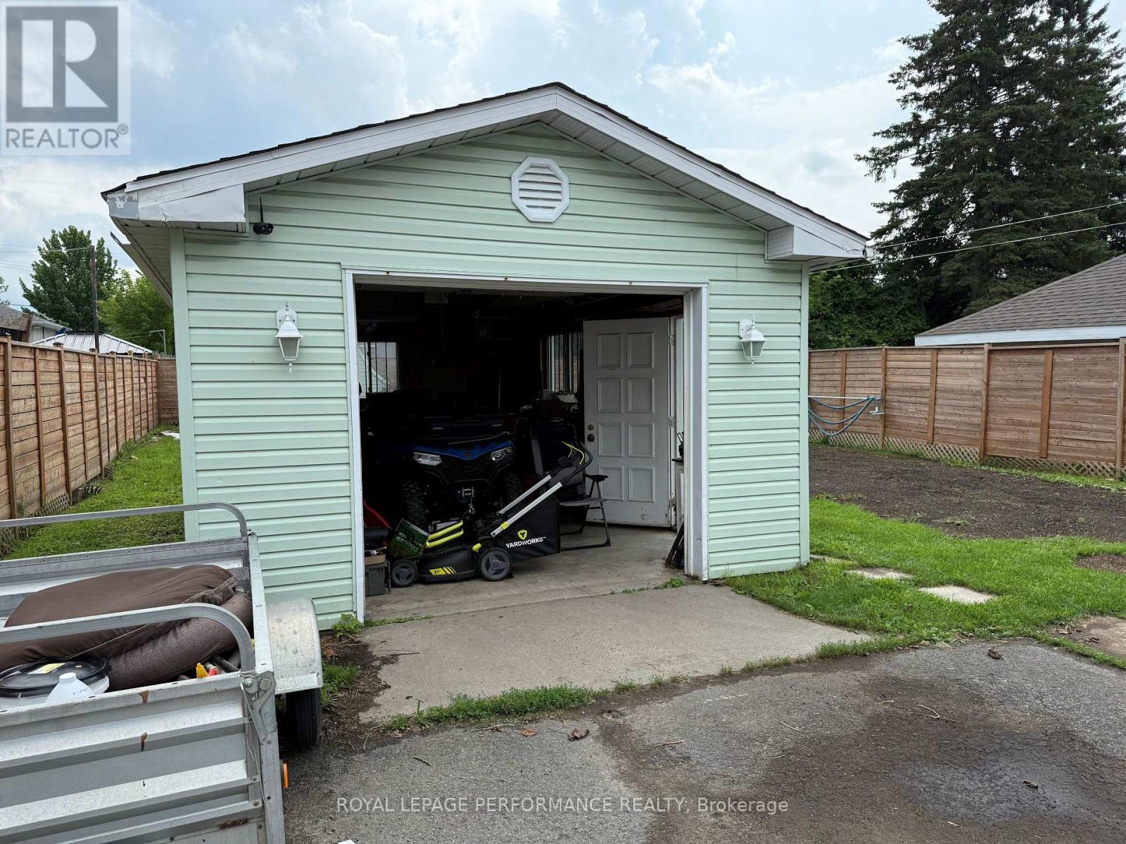 












423 CHAMPLAIN STREET

,
Hawkesbury,




Ontario
K6A2C3

