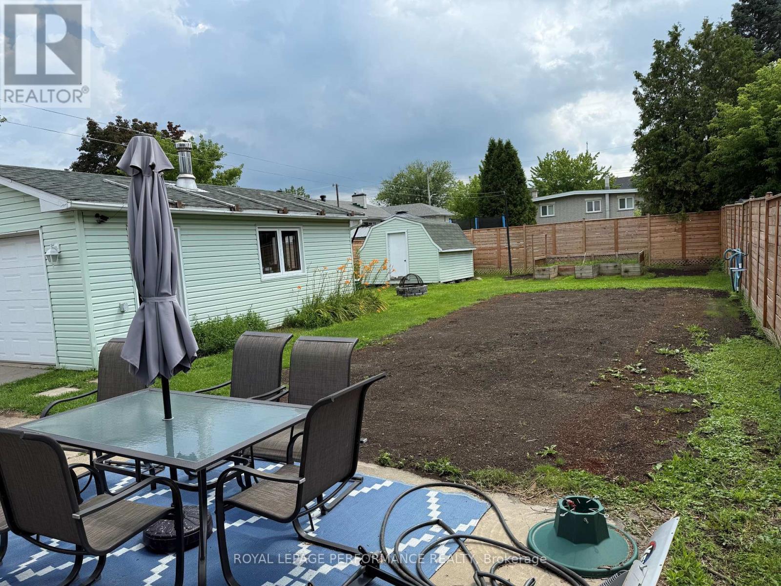 












423 CHAMPLAIN STREET

,
Hawkesbury,




Ontario
K6A2C3


