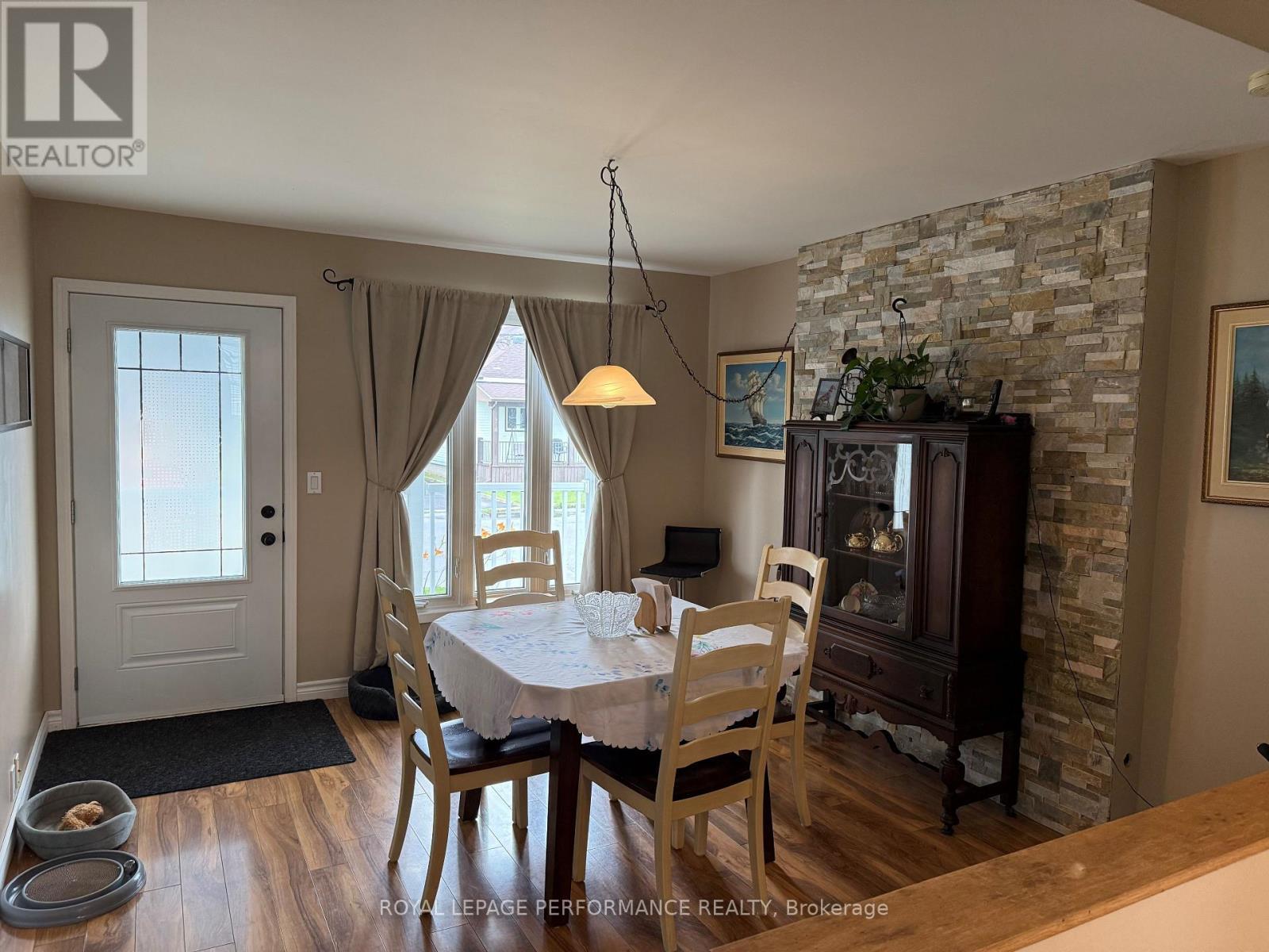 












423 CHAMPLAIN STREET

,
Hawkesbury,




Ontario
K6A2C3

