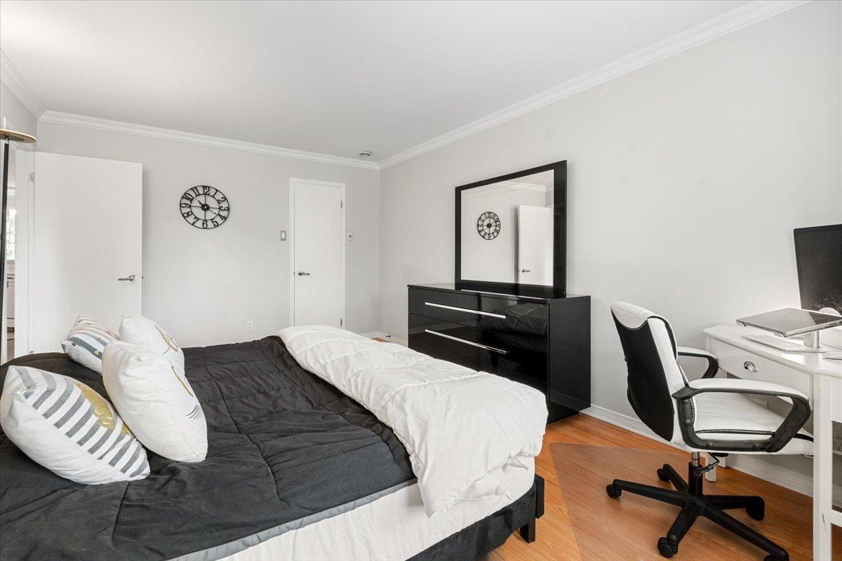 









1290


Boul. De Montarville

, 2,
Boucherville,




QC
J4B8E2


