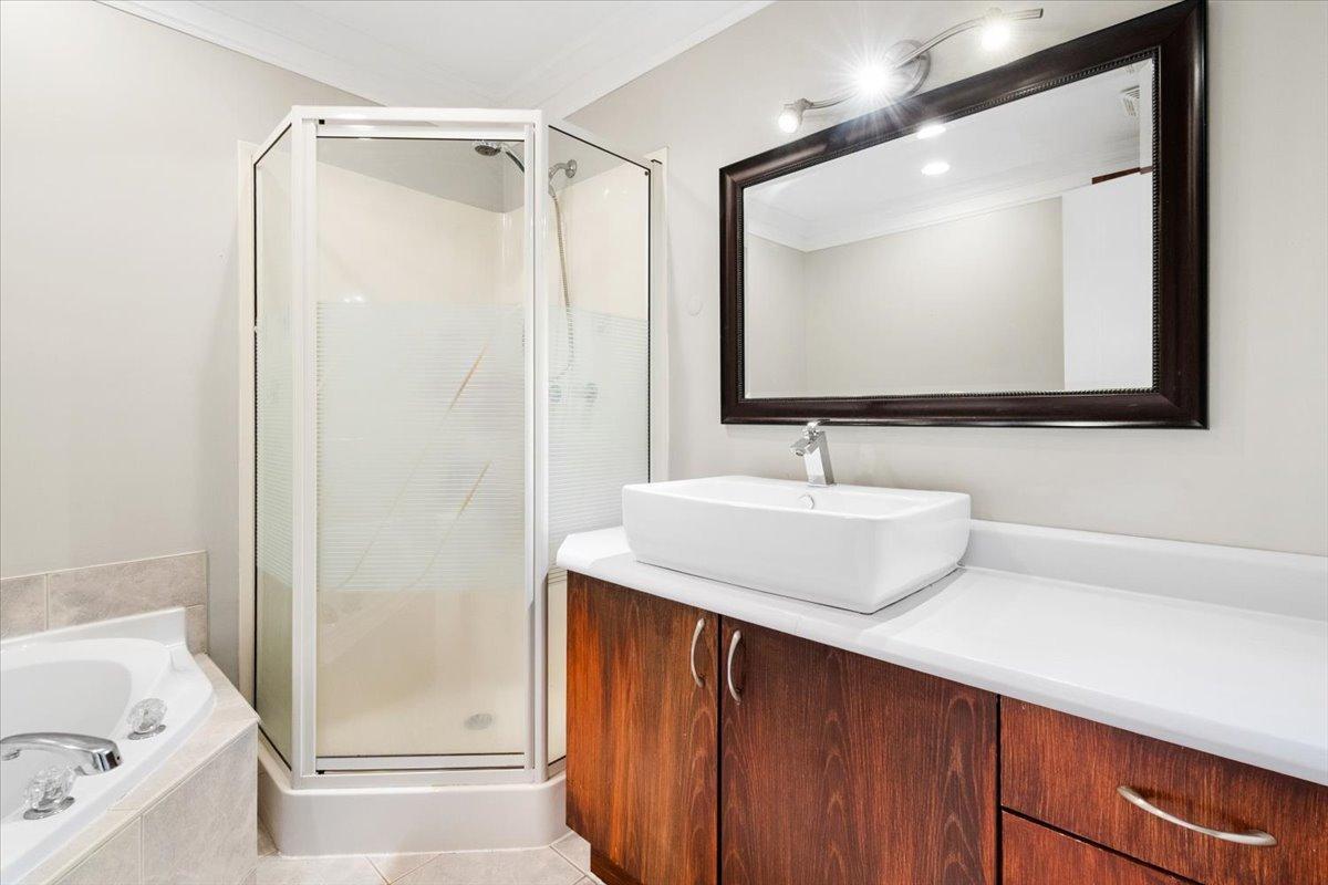 









1290


Boul. De Montarville

, 2,
Boucherville,




QC
J4B8E2

