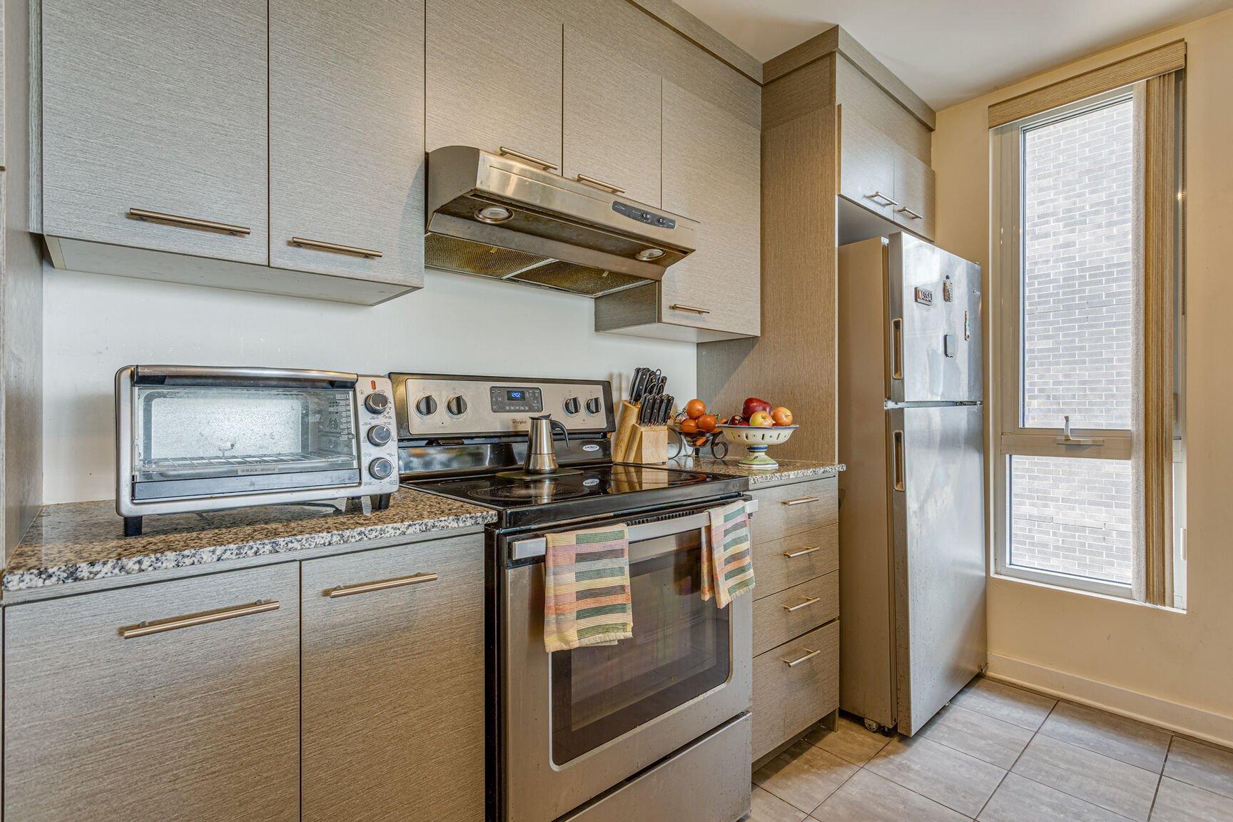 









10150


Place de l'Acadie

, 1409,
Montréal (Ahuntsic-Cartierville),




QC
H4N0C5

