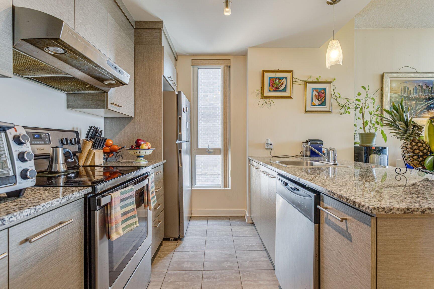 









10150


Place de l'Acadie

, 1409,
Montréal (Ahuntsic-Cartierville),




QC
H4N0C5

