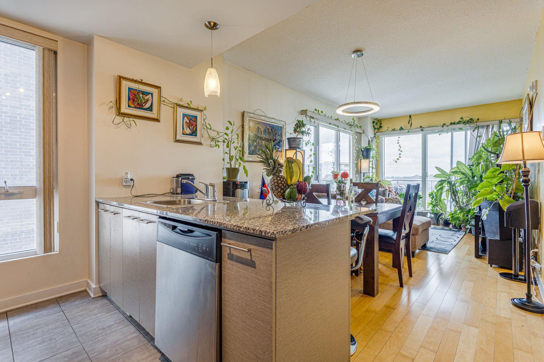 









10150


Place de l'Acadie

, 1409,
Montréal (Ahuntsic-Cartierville),




QC
H4N0C5

