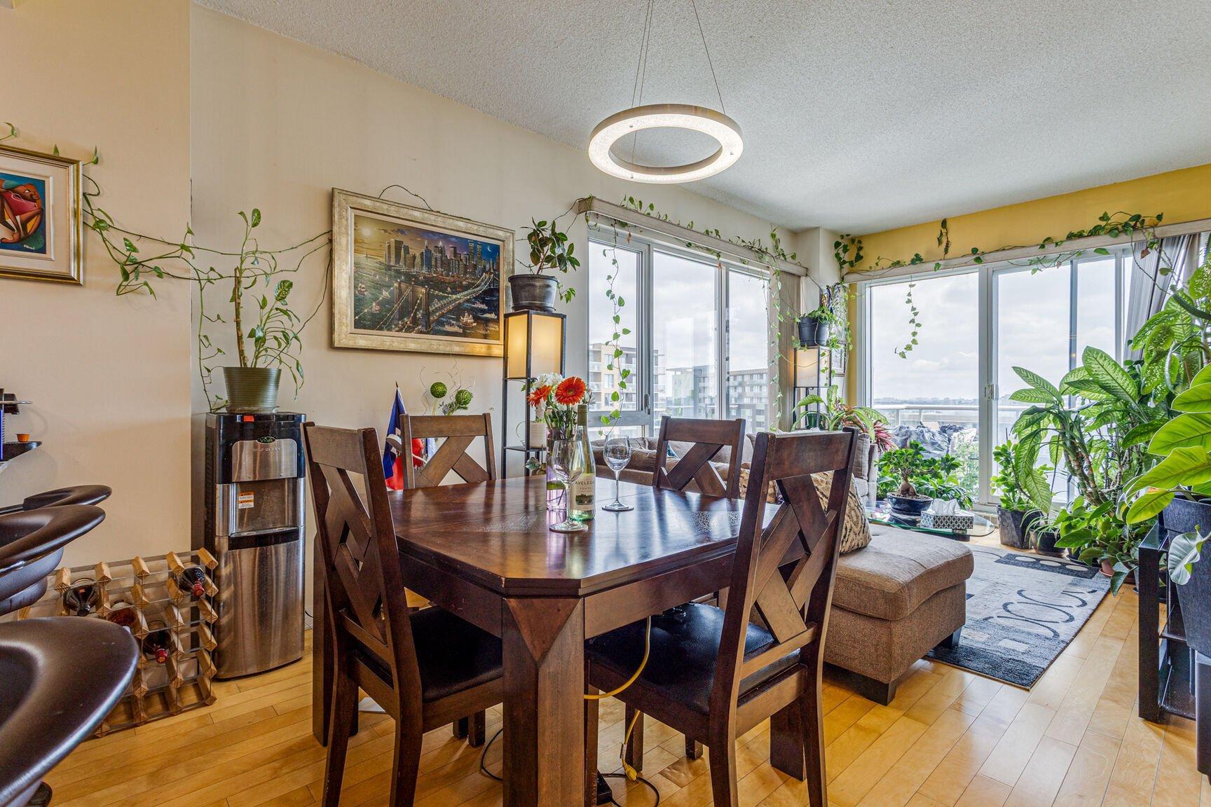 









10150


Place de l'Acadie

, 1409,
Montréal (Ahuntsic-Cartierville),




QC
H4N0C5

