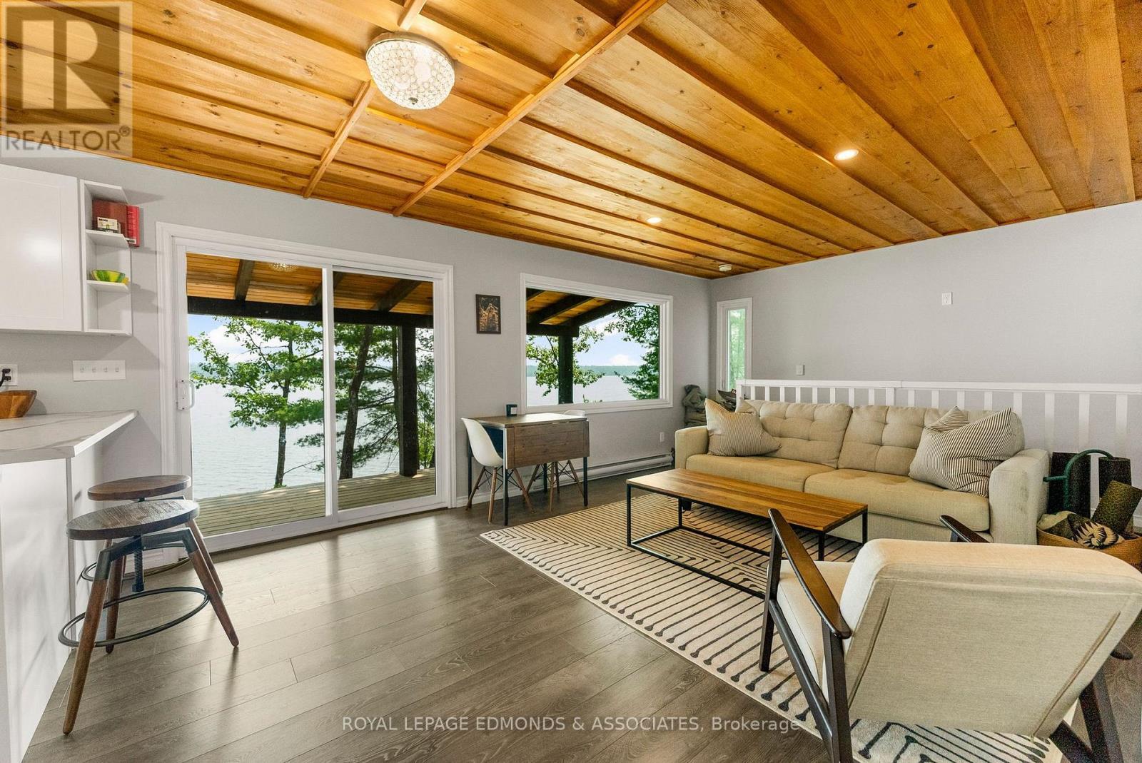 












358 LACHLAN LANE

,
Whitewater Region,




Ontario
K0J2L0

