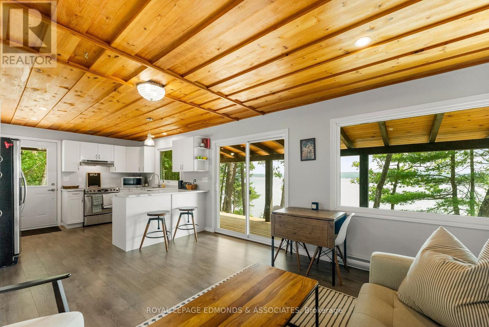 












358 LACHLAN LANE

,
Whitewater Region,




Ontario
K0J2L0

