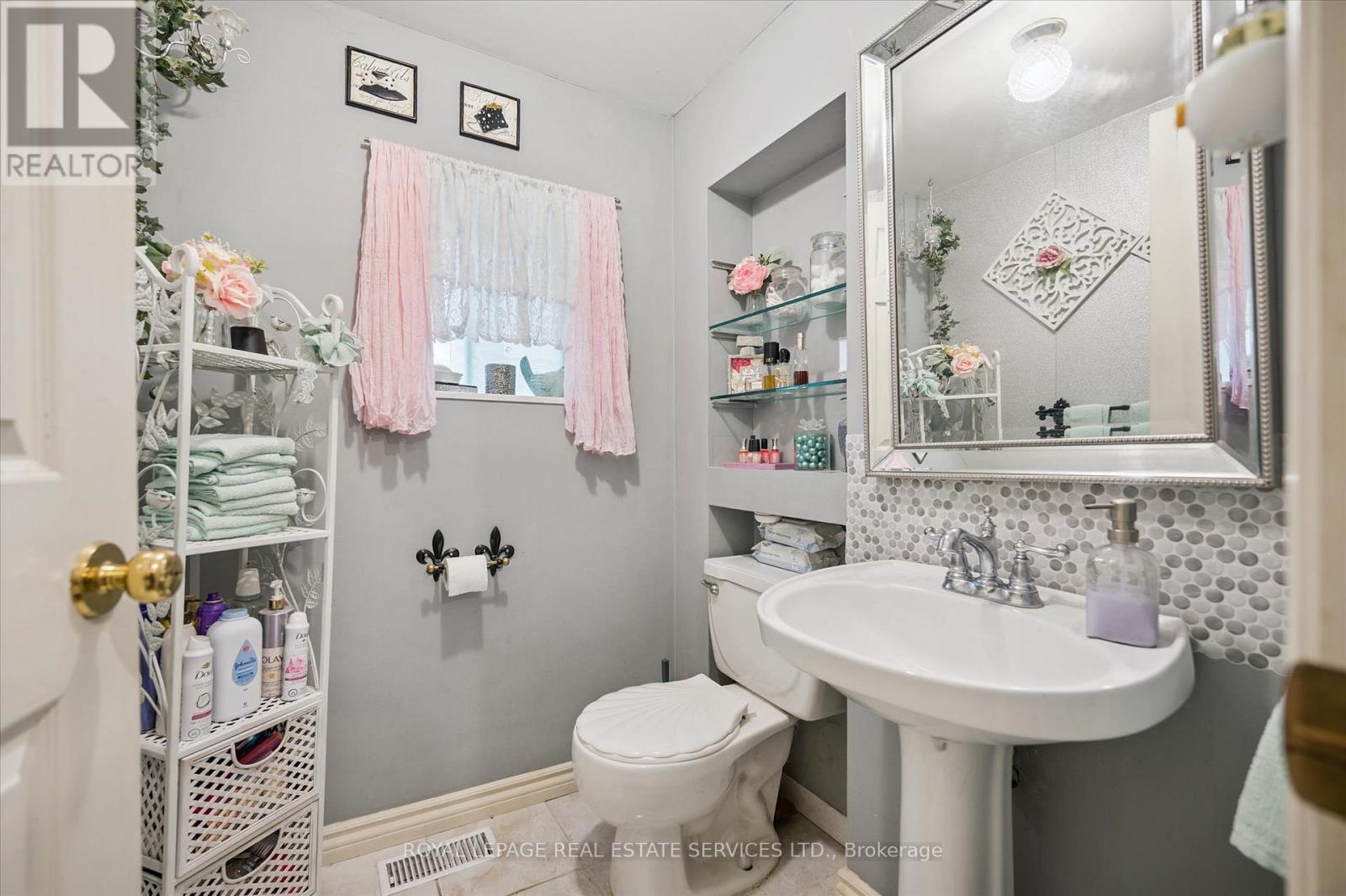 












58 KEFFER STREET

,
Cambridge,




Ontario
N3C1N5

