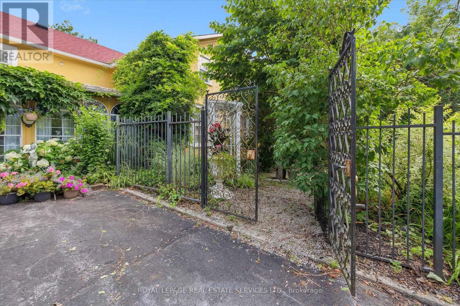 












58 KEFFER STREET

,
Cambridge,




Ontario
N3C1N5

