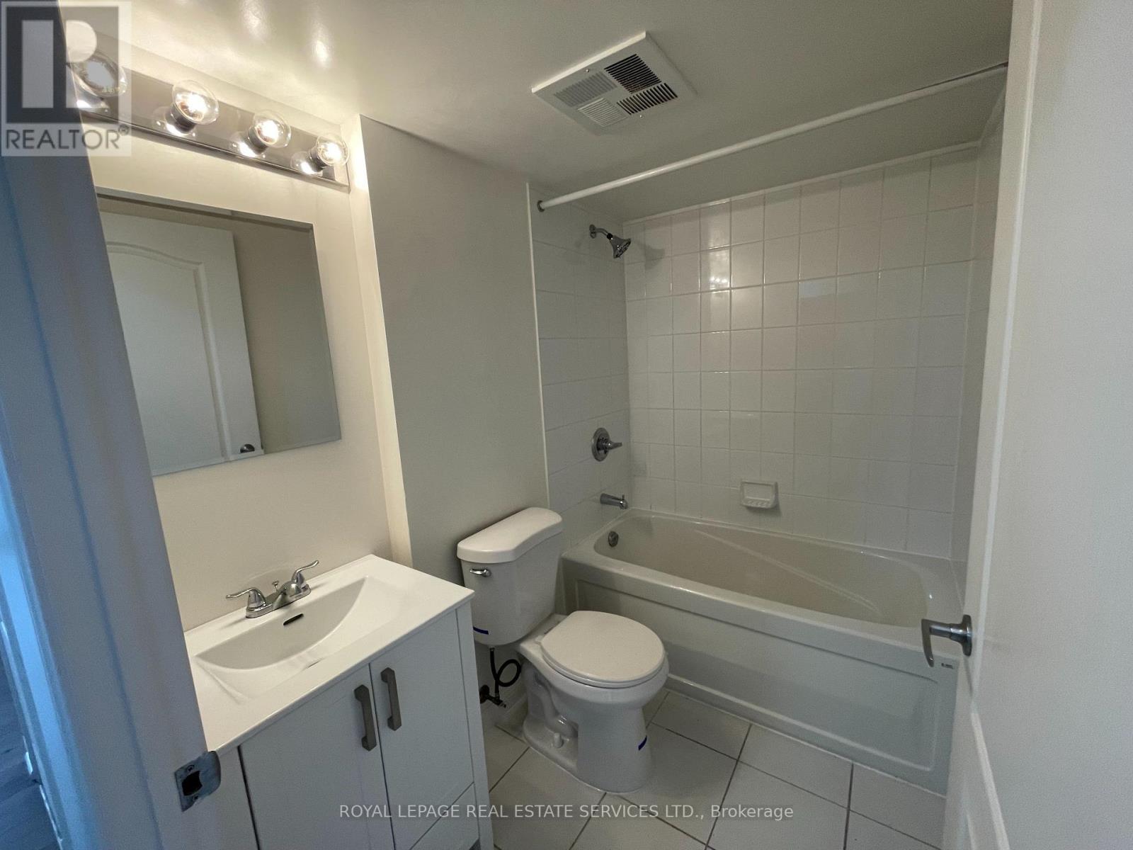 












1105 - 4 ELSINORE PATH

,
Toronto,




Ontario
M8V4G7

