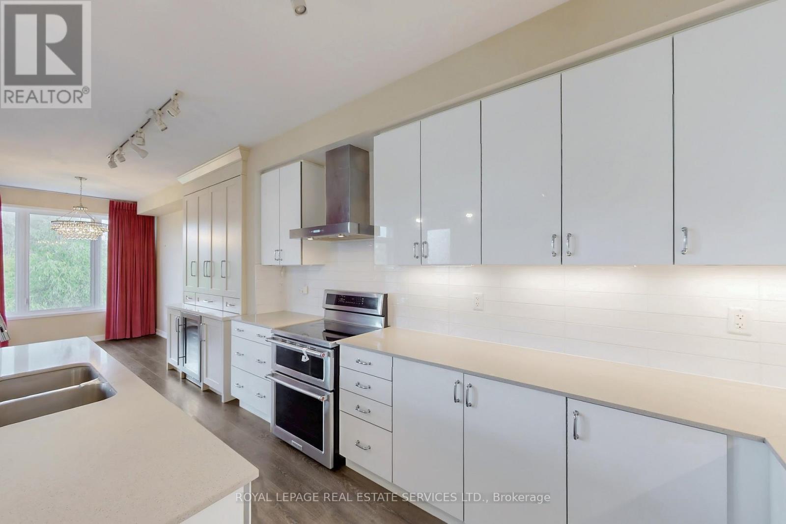 












223 FOWLEY DRIVE

,
Oakville,




Ontario
L6H0P4

