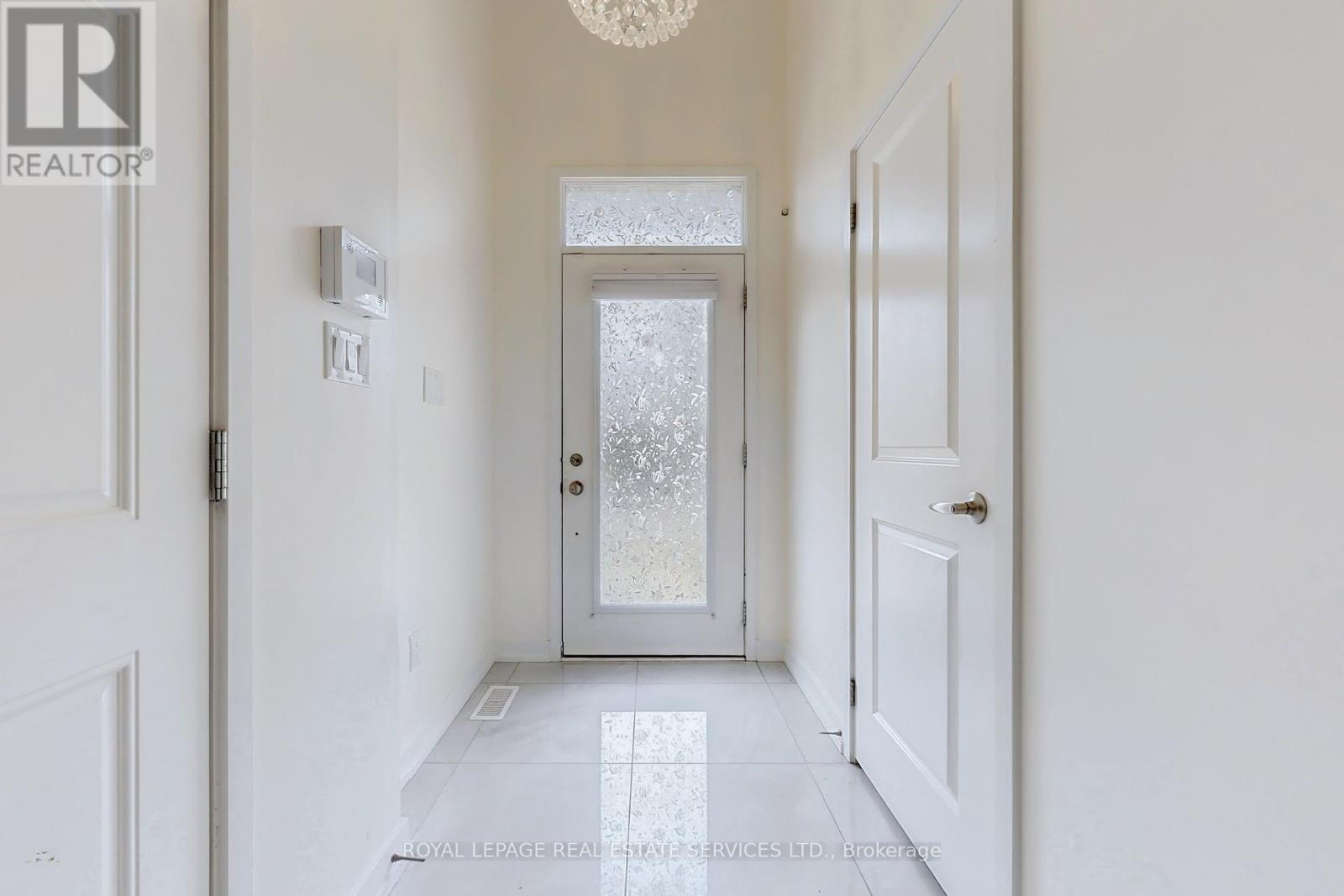 












223 FOWLEY DRIVE

,
Oakville,




Ontario
L6H0P4

