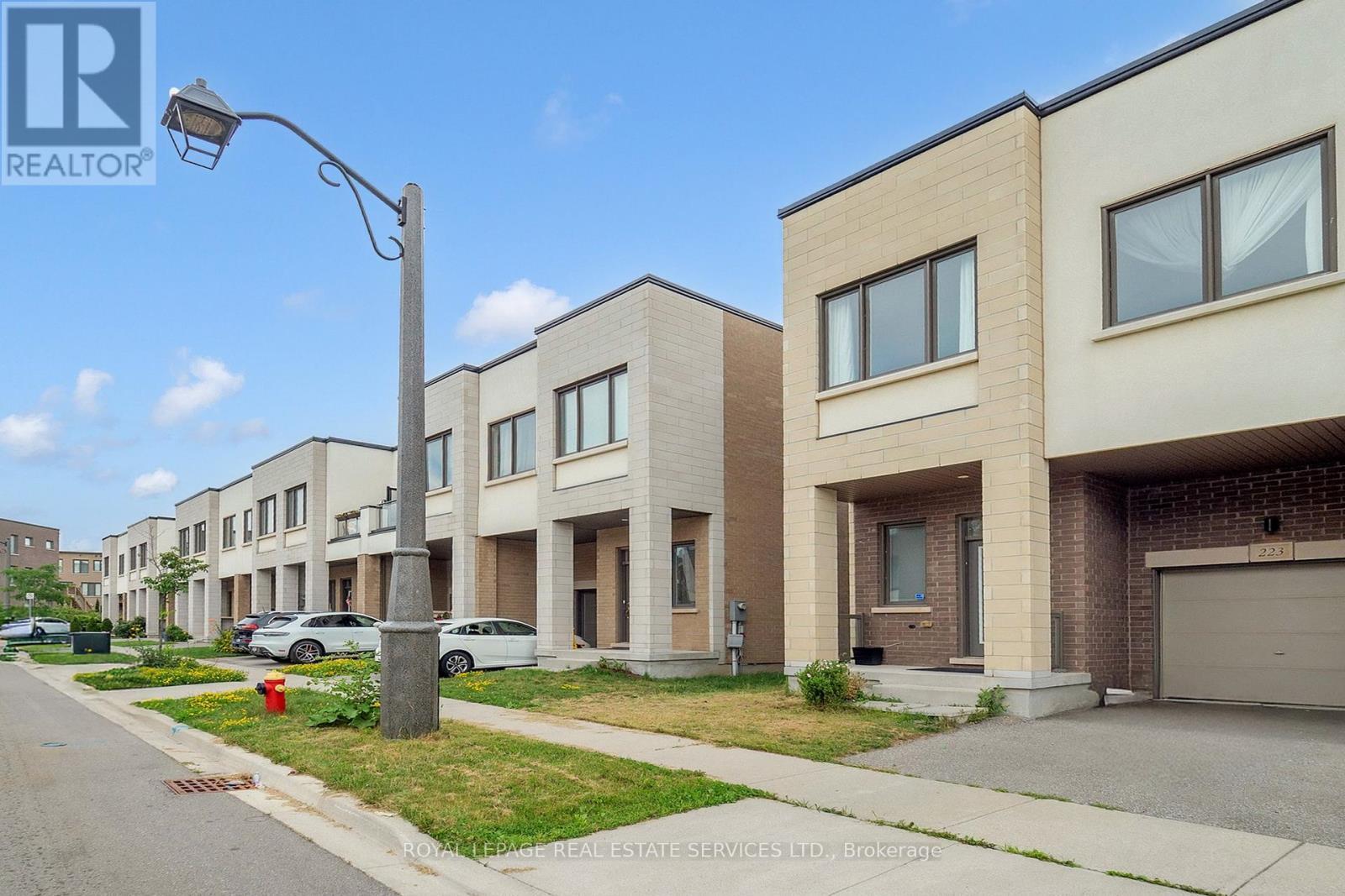












223 FOWLEY DRIVE

,
Oakville,




Ontario
L6H0P4

