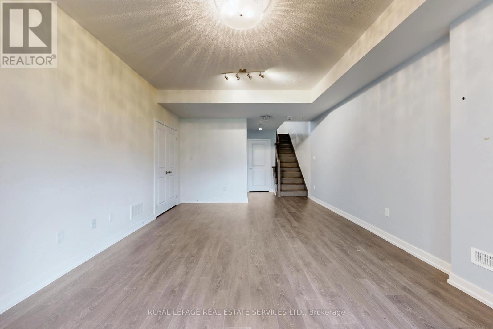 












223 FOWLEY DRIVE

,
Oakville,




Ontario
L6H0P4

