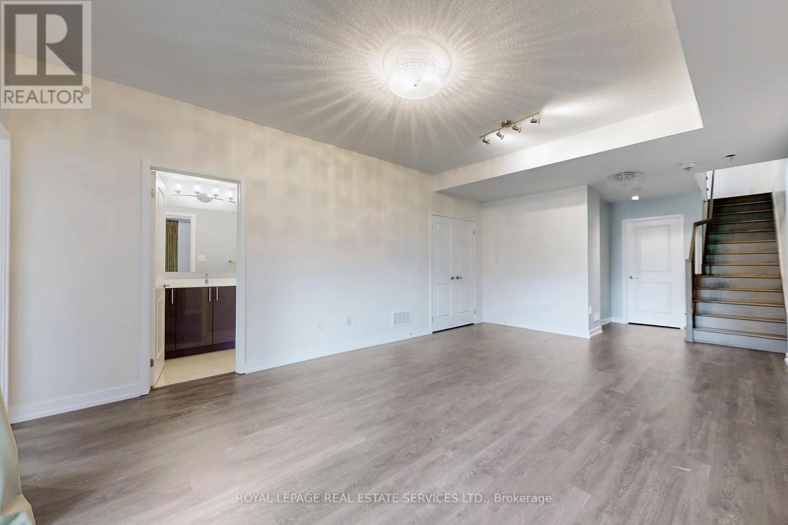 












223 FOWLEY DRIVE

,
Oakville,




Ontario
L6H0P4

