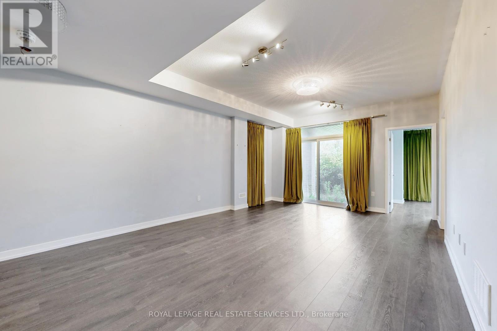 












223 FOWLEY DRIVE

,
Oakville,




Ontario
L6H0P4

