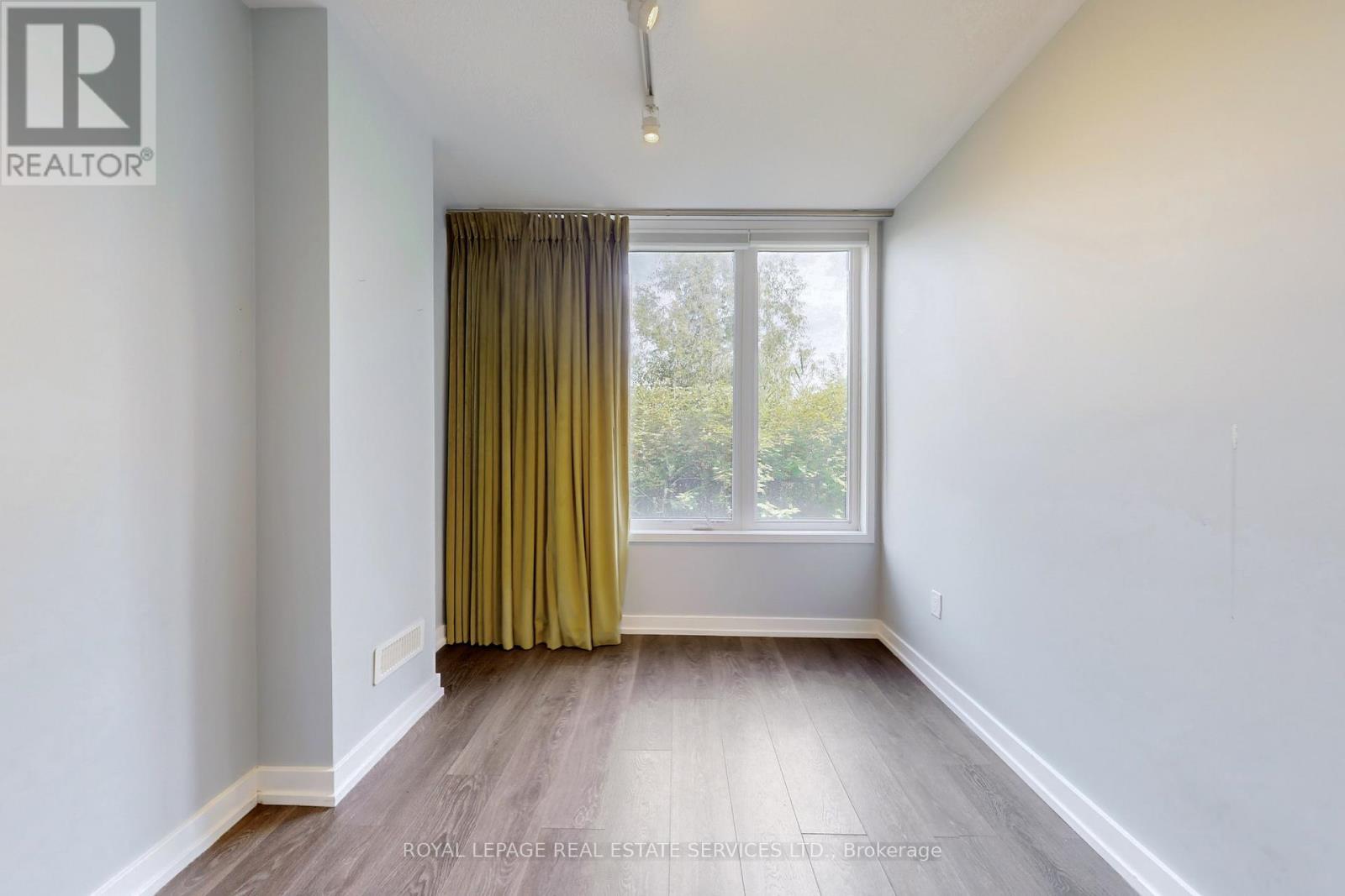 












223 FOWLEY DRIVE

,
Oakville,




Ontario
L6H0P4

