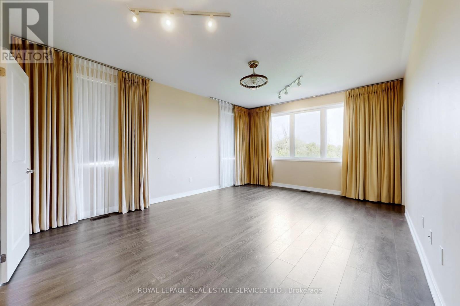 












223 FOWLEY DRIVE

,
Oakville,




Ontario
L6H0P4

