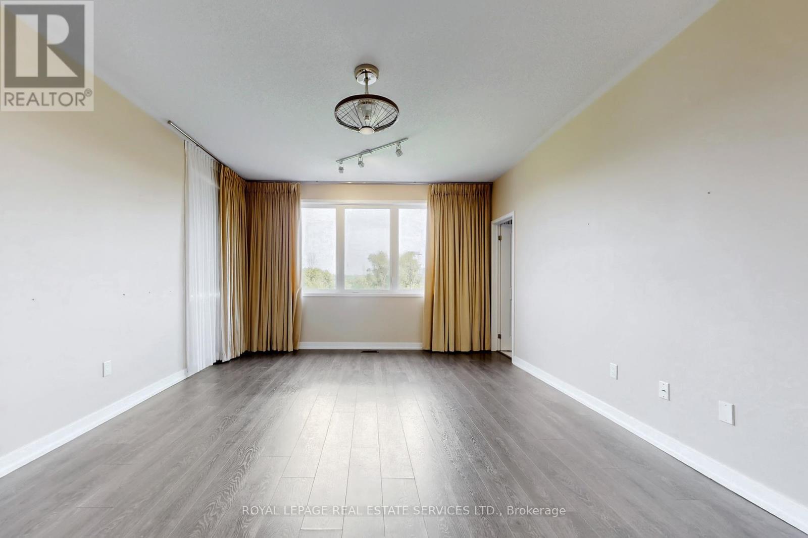 












223 FOWLEY DRIVE

,
Oakville,




Ontario
L6H0P4

