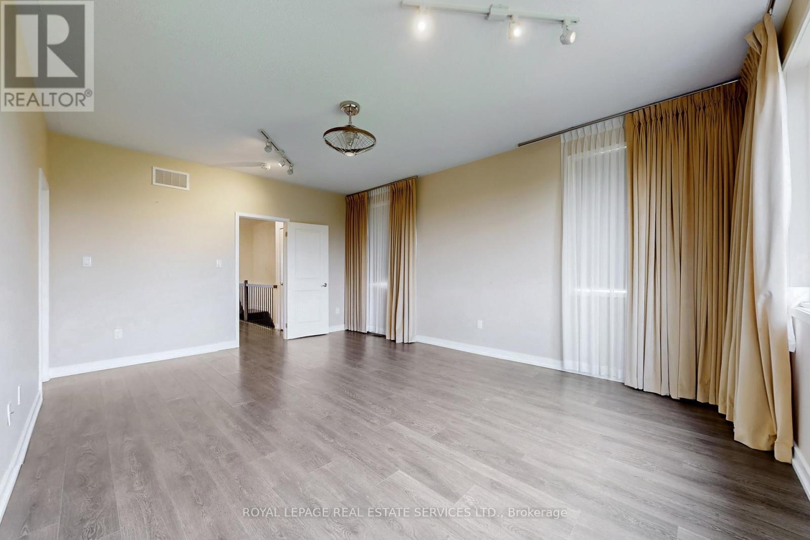 












223 FOWLEY DRIVE

,
Oakville,




Ontario
L6H0P4

