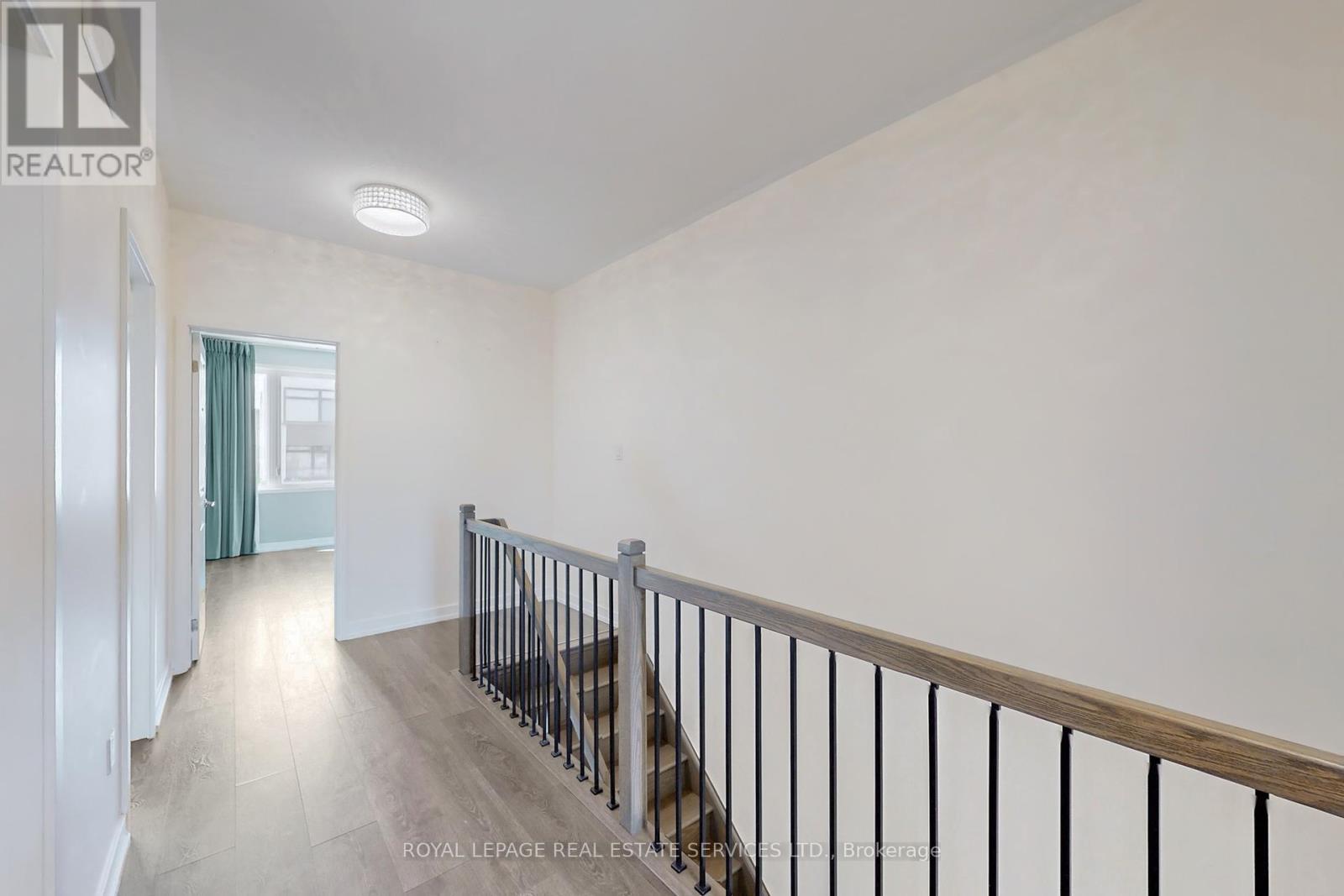 












223 FOWLEY DRIVE

,
Oakville,




Ontario
L6H0P4

