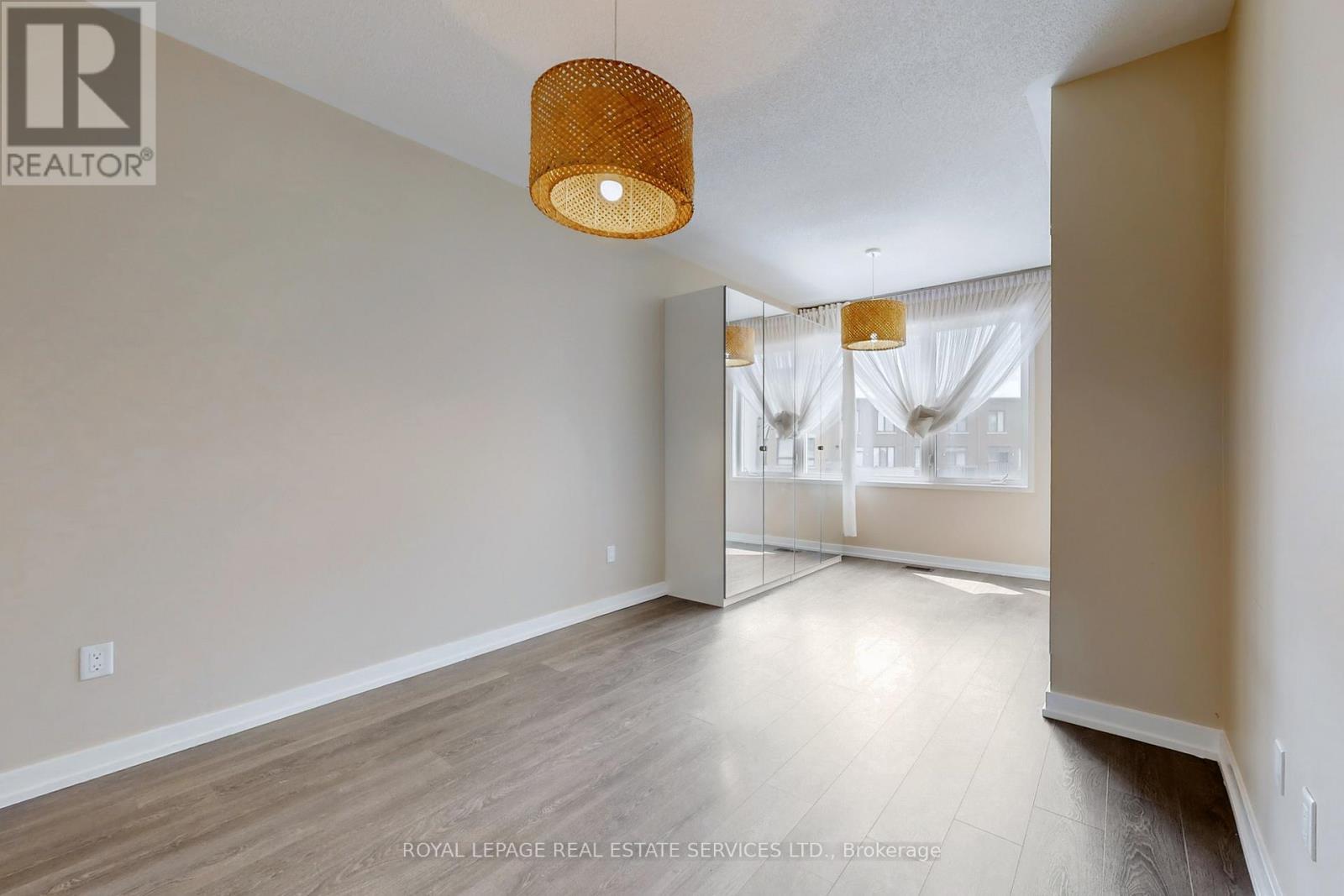 












223 FOWLEY DRIVE

,
Oakville,




Ontario
L6H0P4

