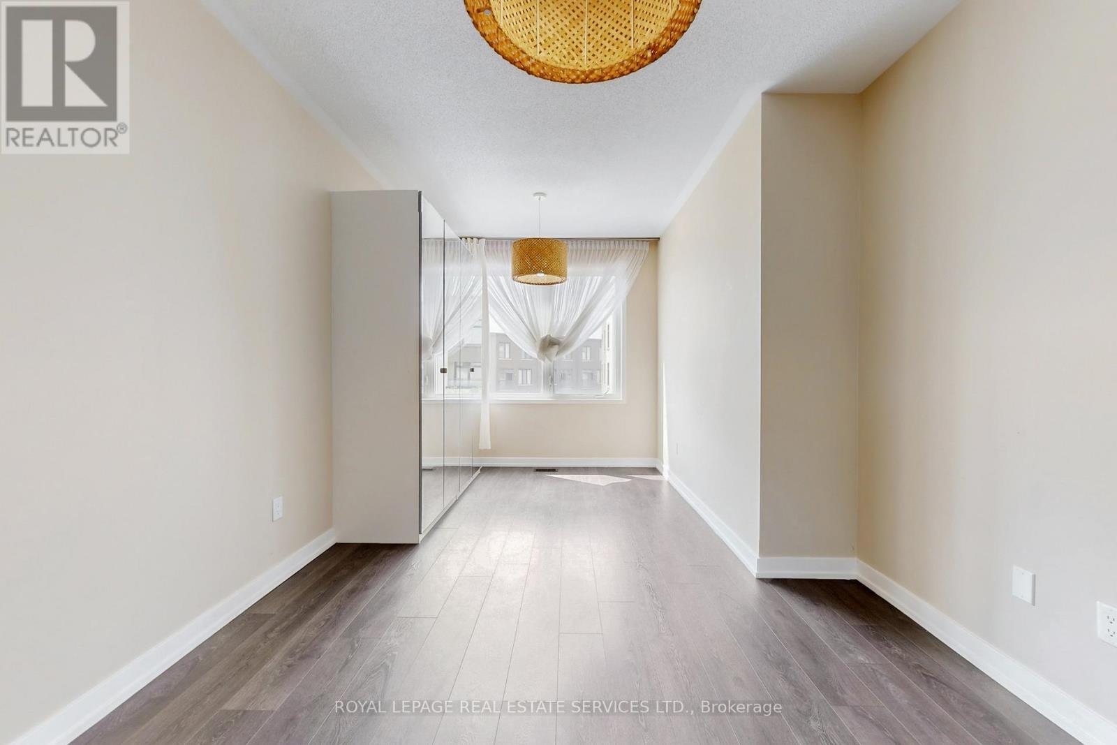 












223 FOWLEY DRIVE

,
Oakville,




Ontario
L6H0P4

