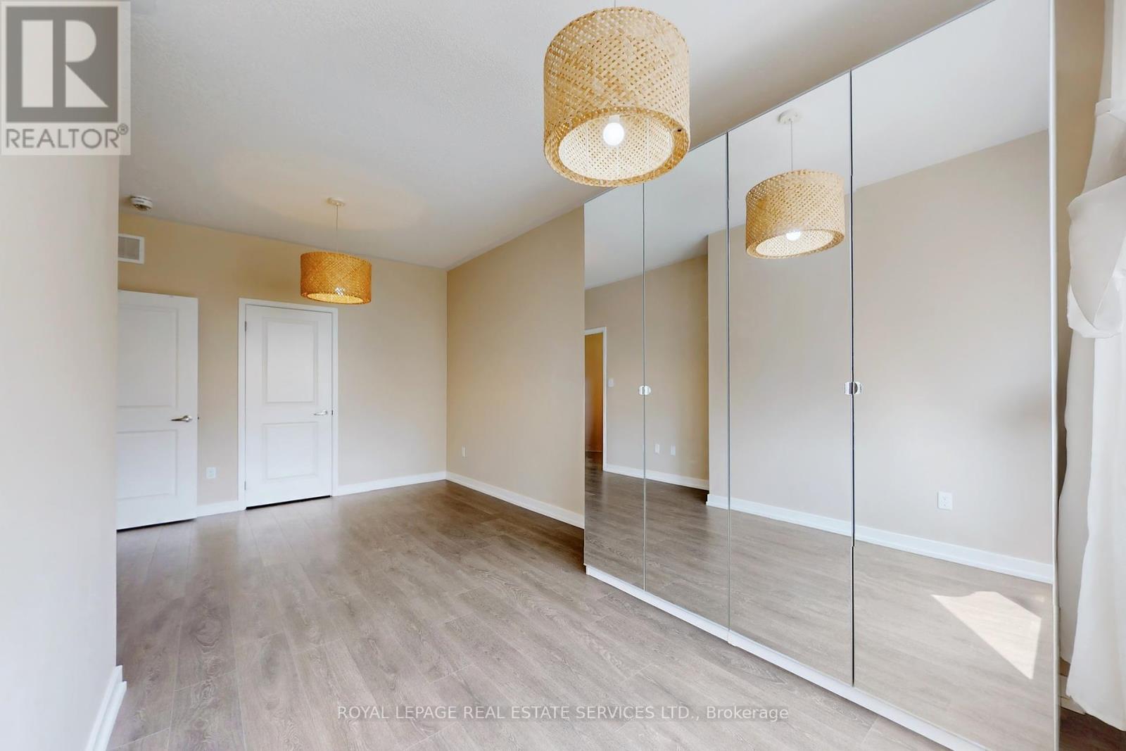 












223 FOWLEY DRIVE

,
Oakville,




Ontario
L6H0P4

