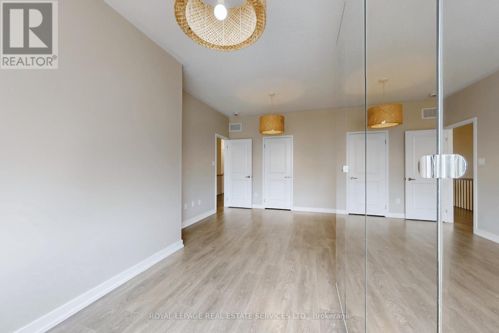 












223 FOWLEY DRIVE

,
Oakville,




Ontario
L6H0P4

