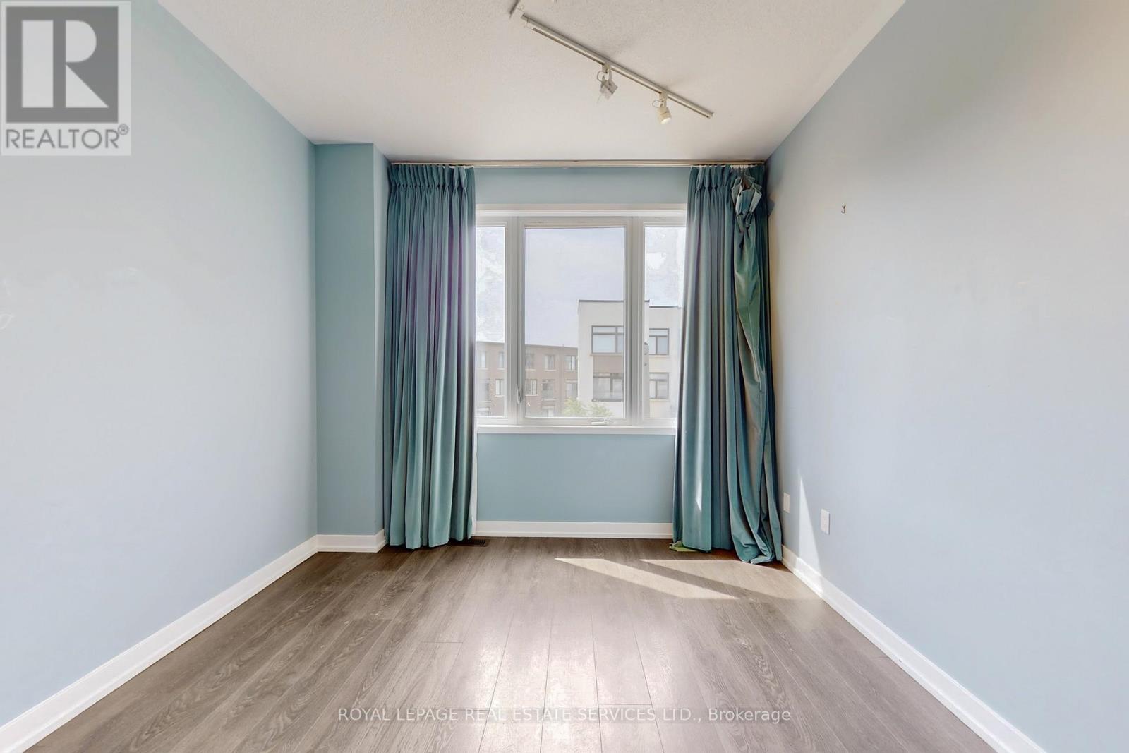 












223 FOWLEY DRIVE

,
Oakville,




Ontario
L6H0P4

