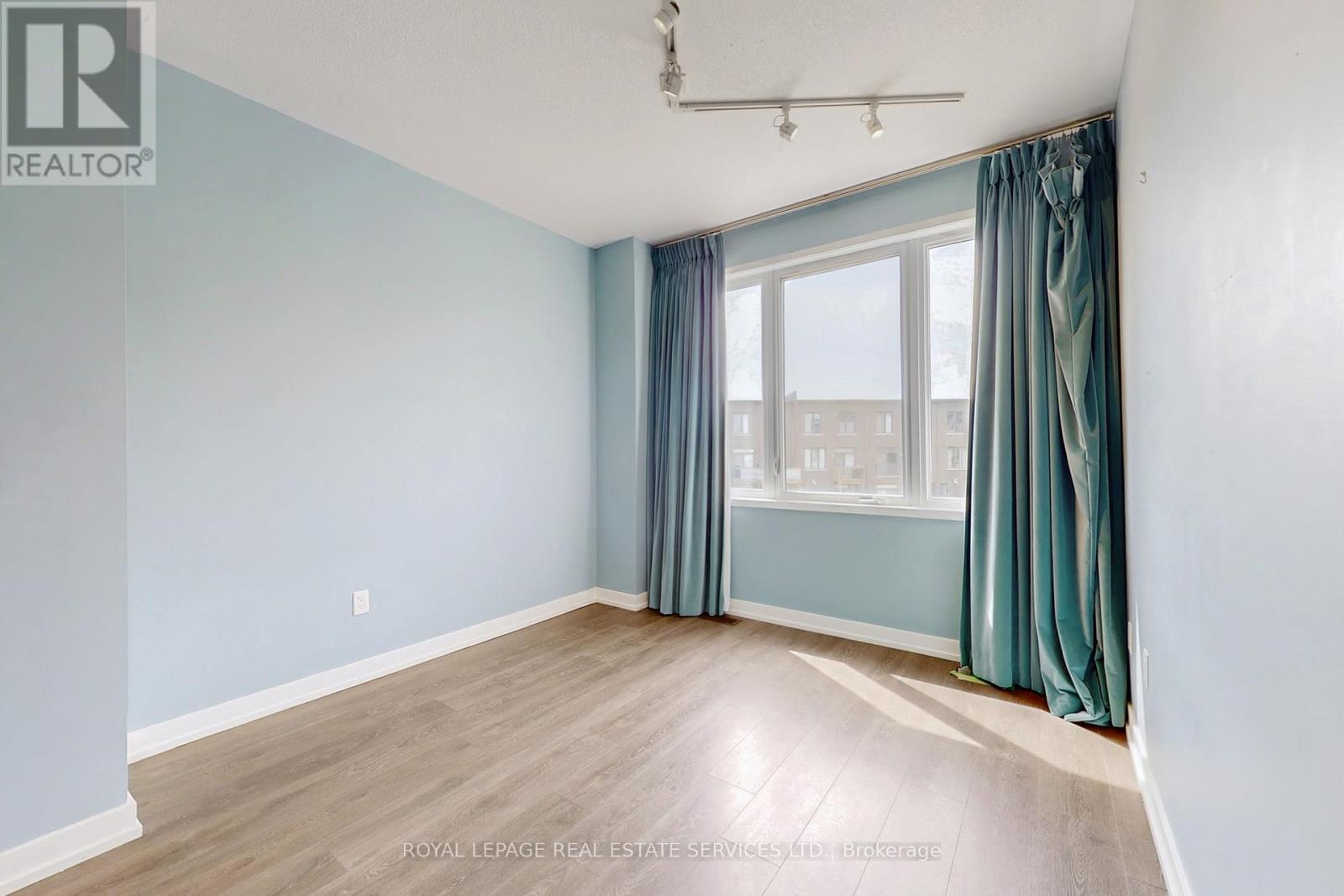 












223 FOWLEY DRIVE

,
Oakville,




Ontario
L6H0P4

