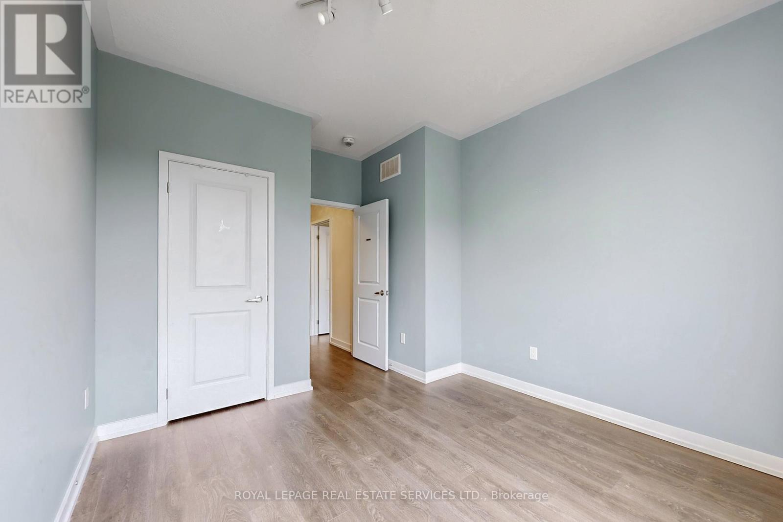 












223 FOWLEY DRIVE

,
Oakville,




Ontario
L6H0P4

