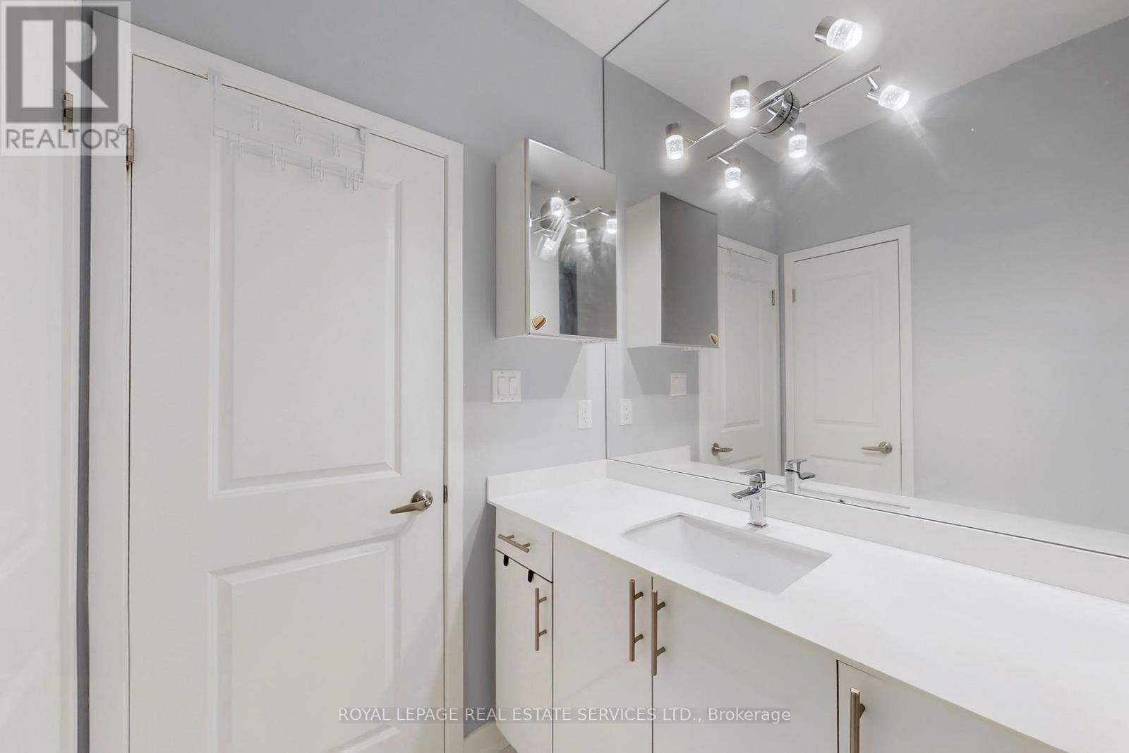 












223 FOWLEY DRIVE

,
Oakville,




Ontario
L6H0P4

