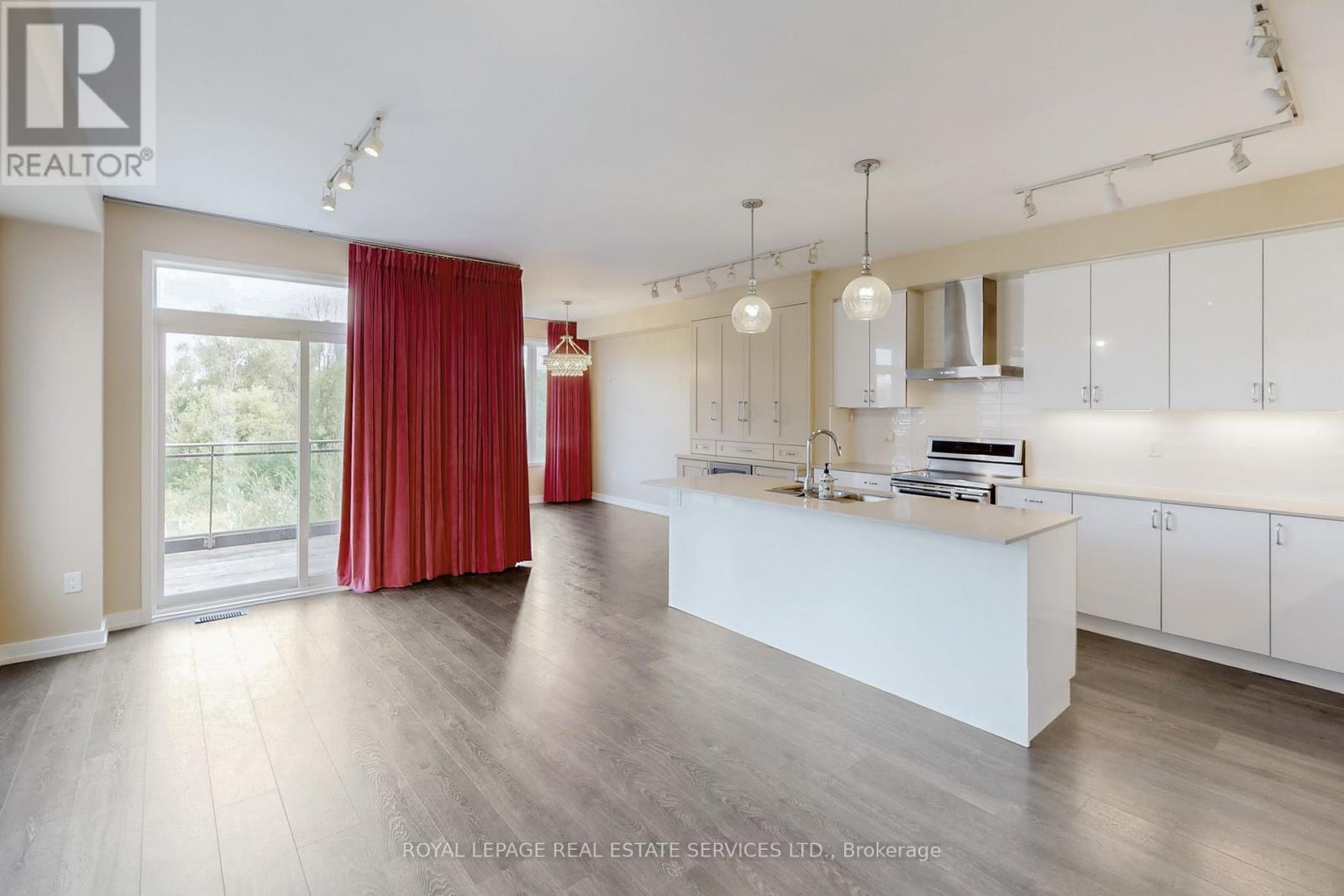 












223 FOWLEY DRIVE

,
Oakville,




Ontario
L6H0P4

