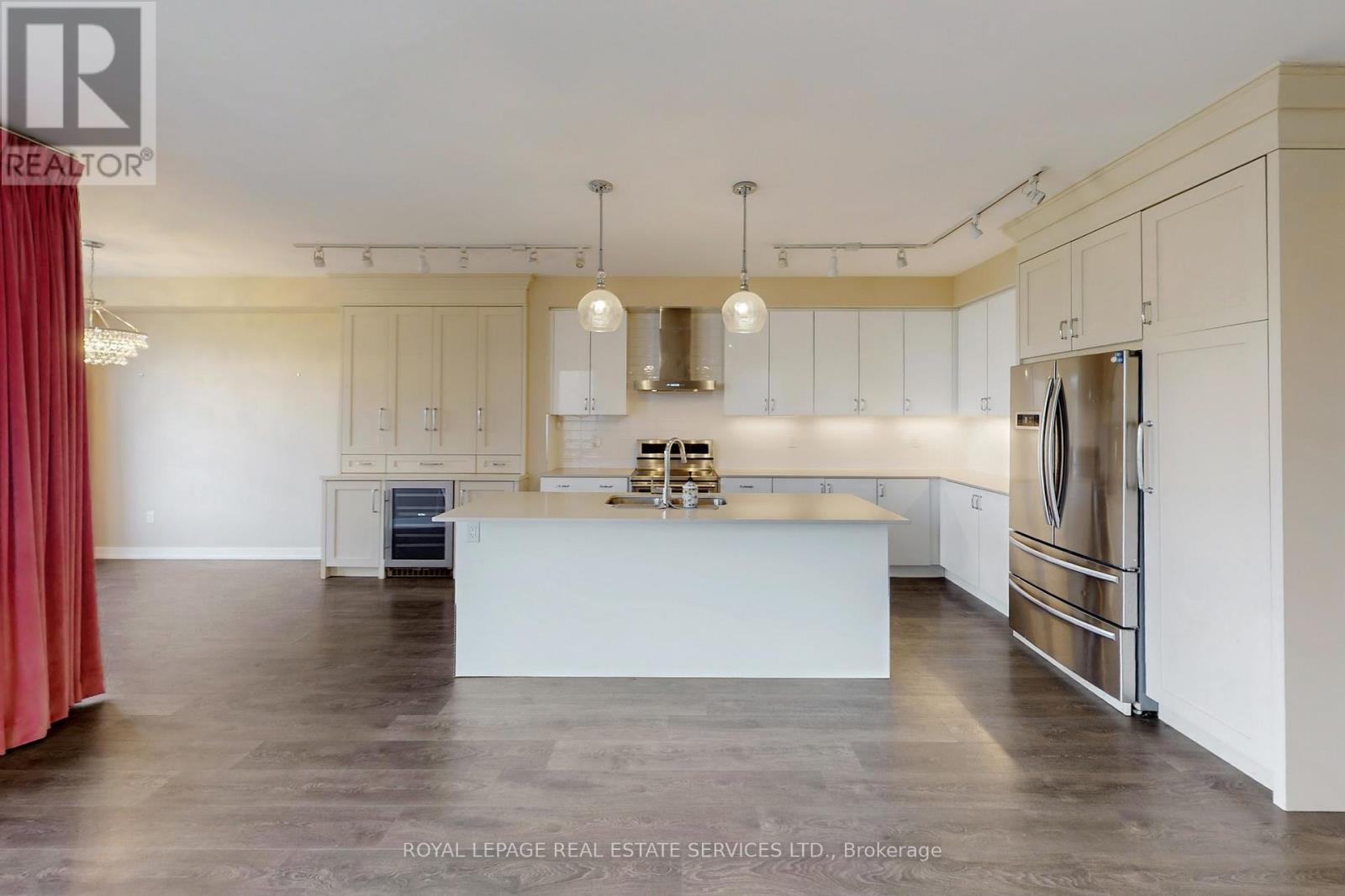 












223 FOWLEY DRIVE

,
Oakville,




Ontario
L6H0P4

