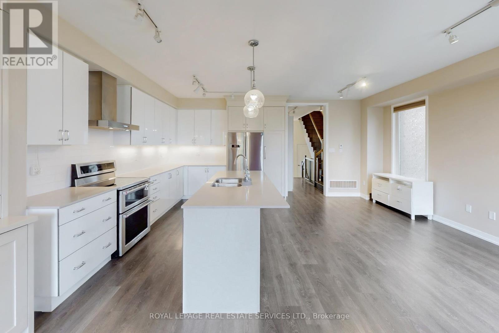 












223 FOWLEY DRIVE

,
Oakville,




Ontario
L6H0P4

